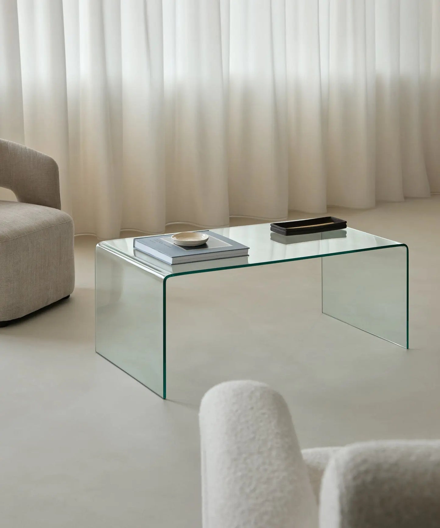 Table basse ronde 75x45 cm en verre gris et inox | Maison et Styles Table basse ronde 75x45 cm en verre gris et inox | Maison et Styles