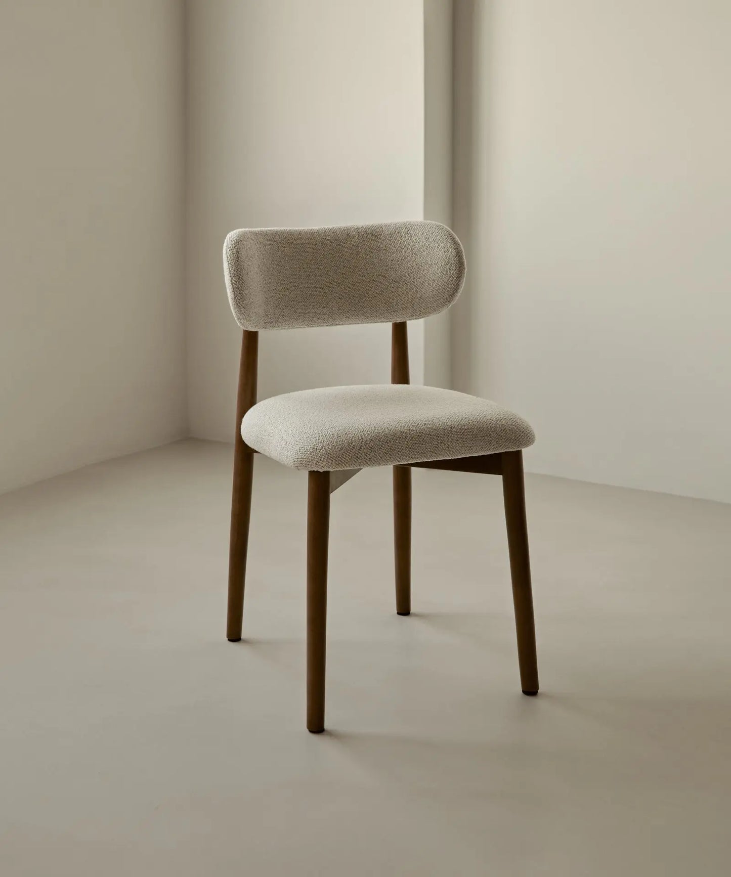 55966934237570 Silla de Comedor en Madera y Tapizada Dean Sillas Nórdicas Northdeco