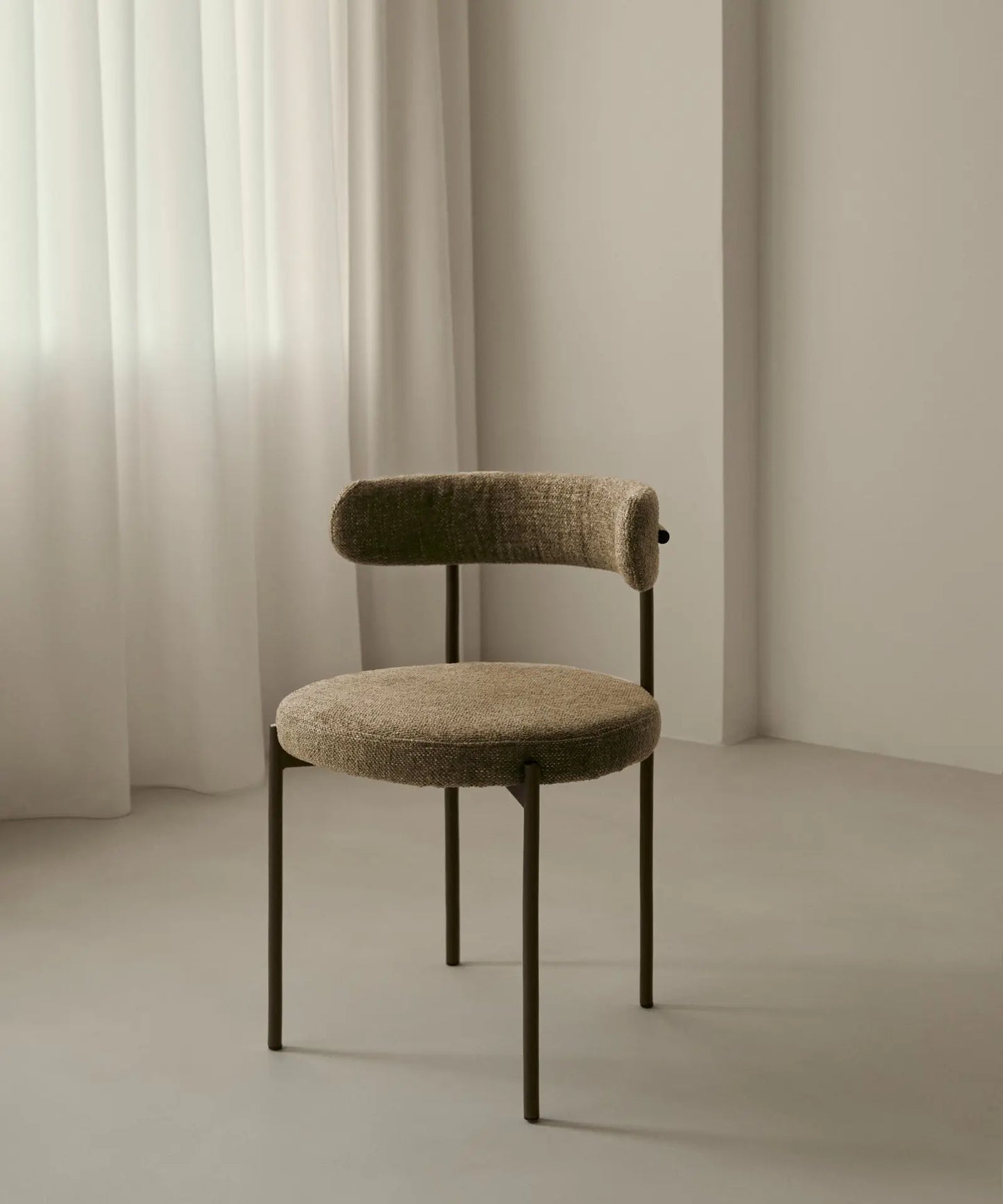 55629190201730 Silla de Comedor en Tela y Madera Alexia Sillas tapizadas Northdeco