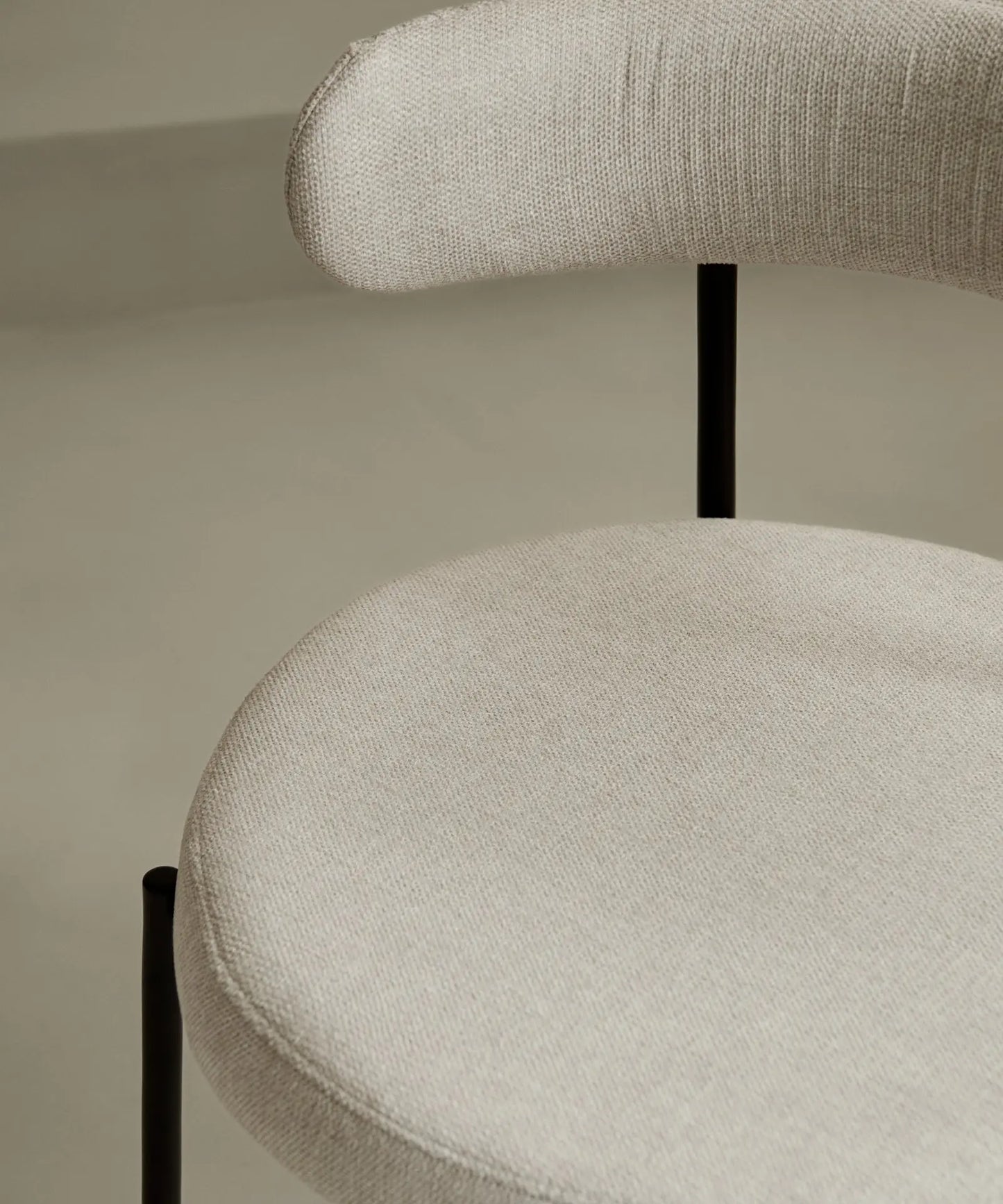 48631422386513 Silla de Comedor en Tela y Metal Alexia Sillas tapizadas Northdeco