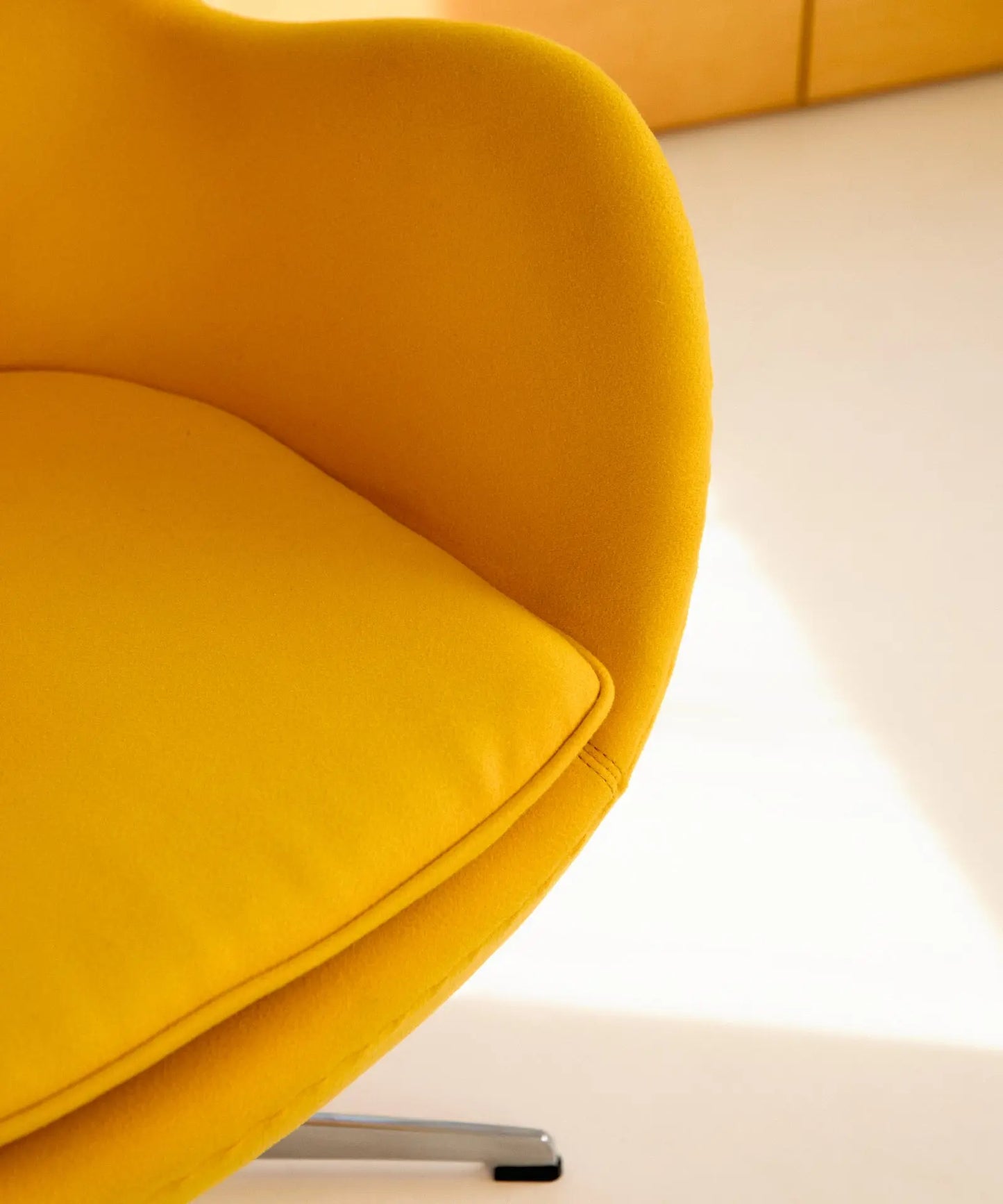 55623506362754 Sillón en Tela y Acero con Reposabrazos Monet Sillones tapizados Northdeco