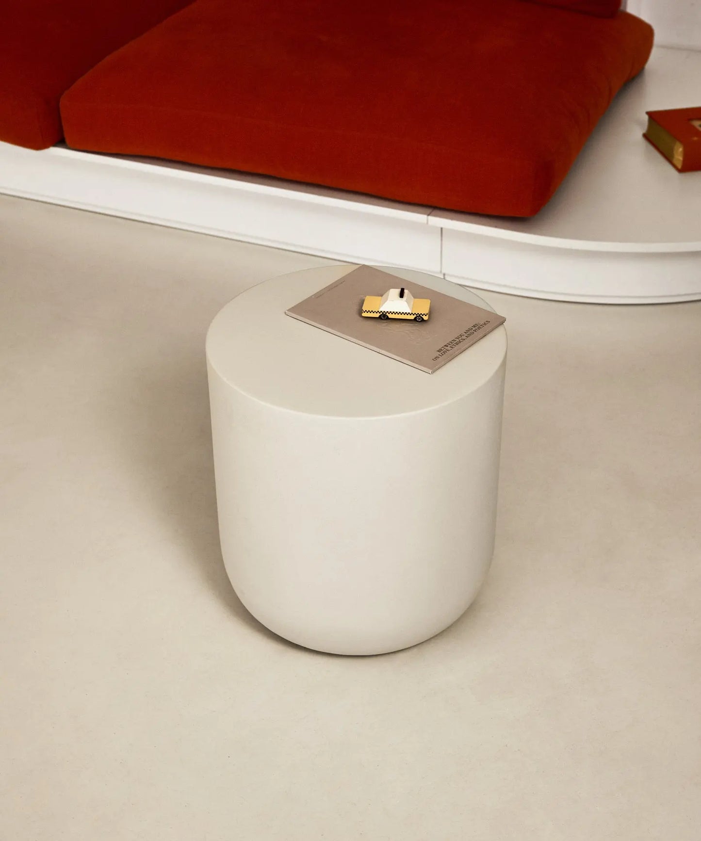 56381962125698 Mesa Auxiliar de Microcemento de Nide Mesas Auxiliares Northdeco