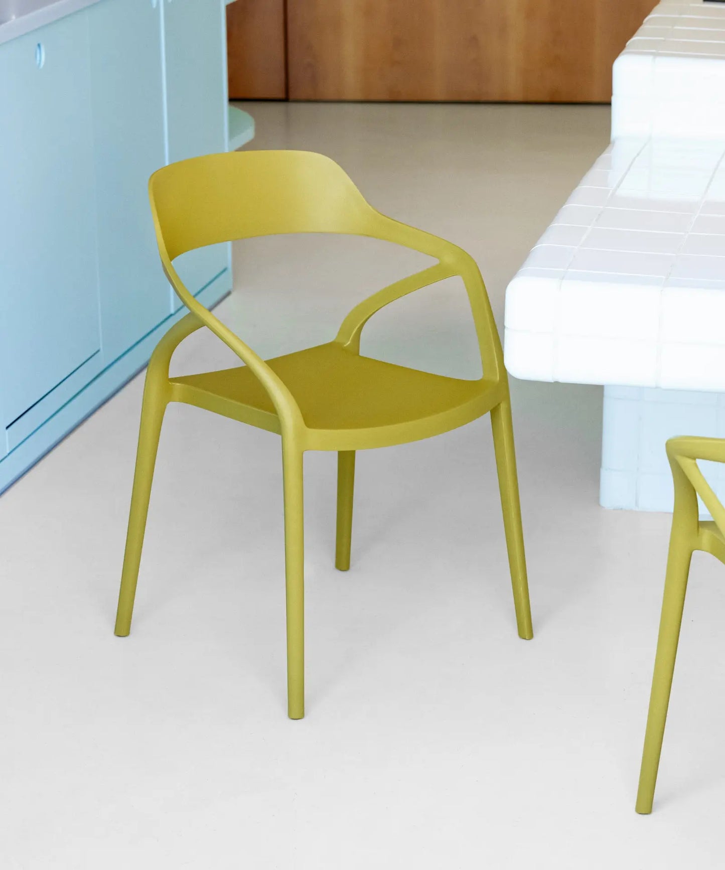 46933625766225 Silla de Polipropileno con Reposabrazos Grace Sillas de Plástico Northdeco