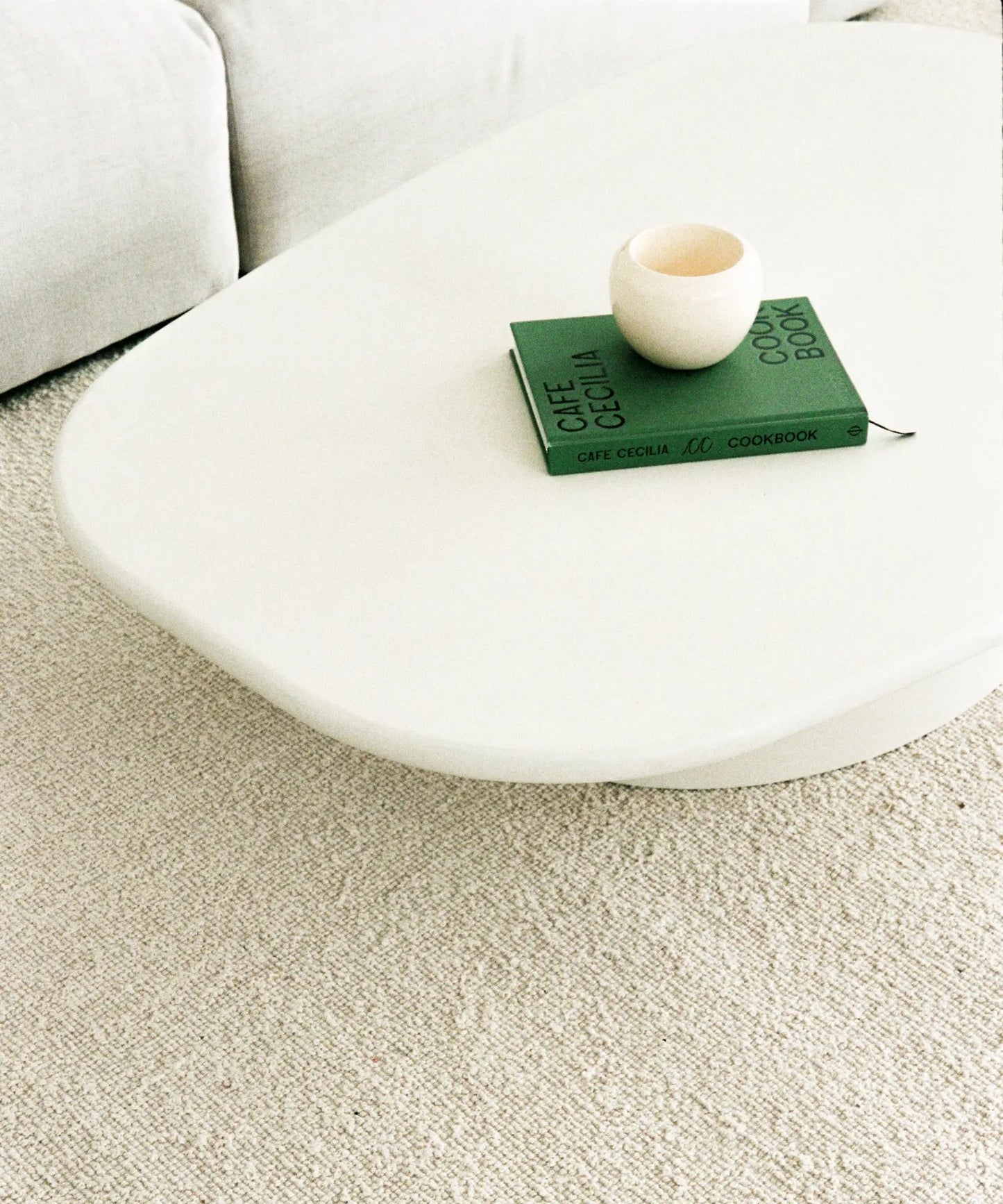 55284172358018 Mesa de Centro Alargada en Microcemento Lira (135 cm) Mesas de Centro Northdeco