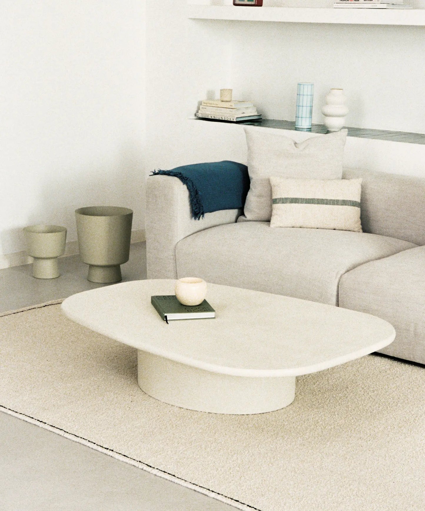 55284172358018 Mesa de Centro Alargada en Microcemento Lira (135 cm) Mesas de Centro Northdeco