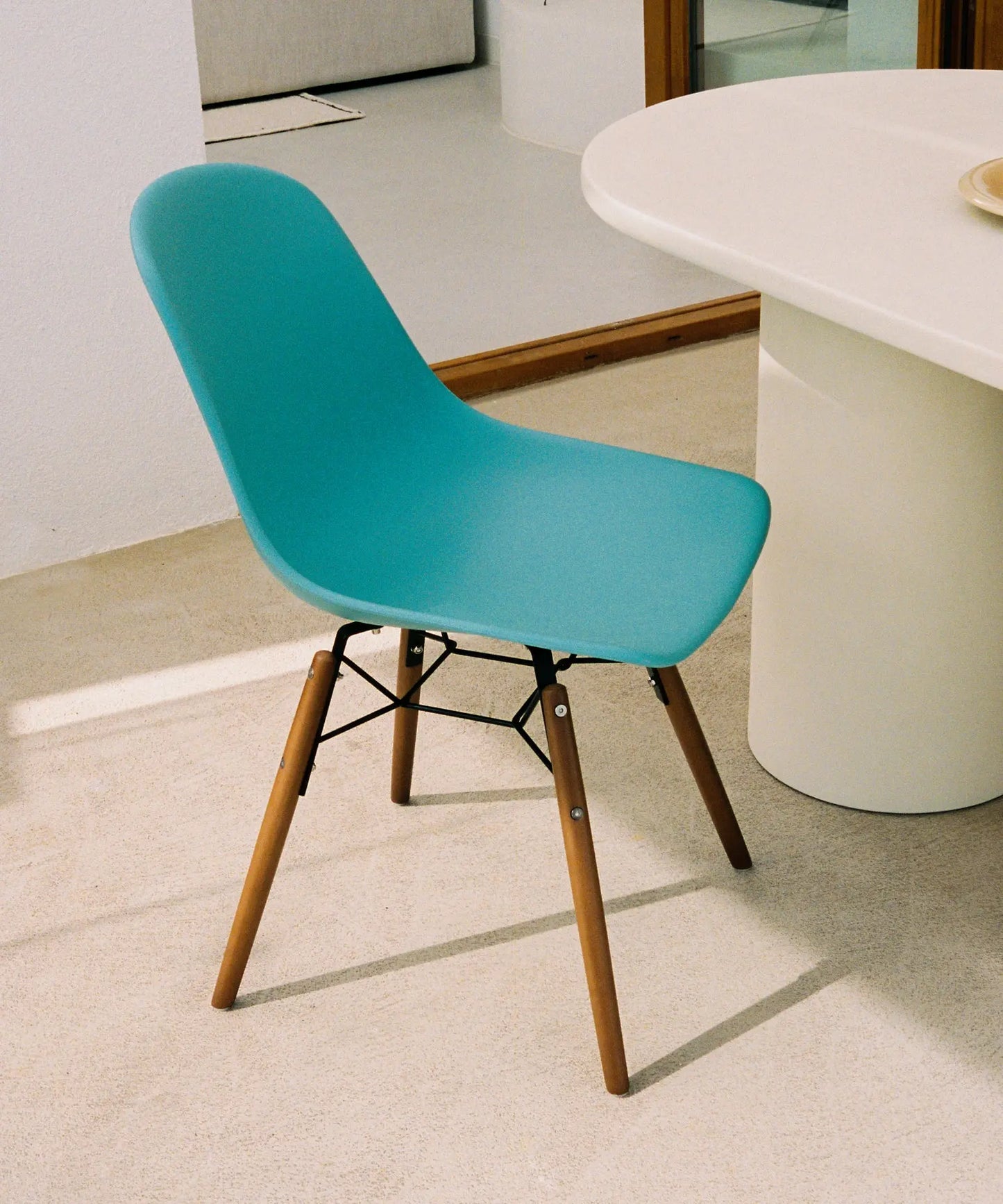 48547268854097 Silla de Polipropileno y Madera Elon Sillas de Plástico Northdeco