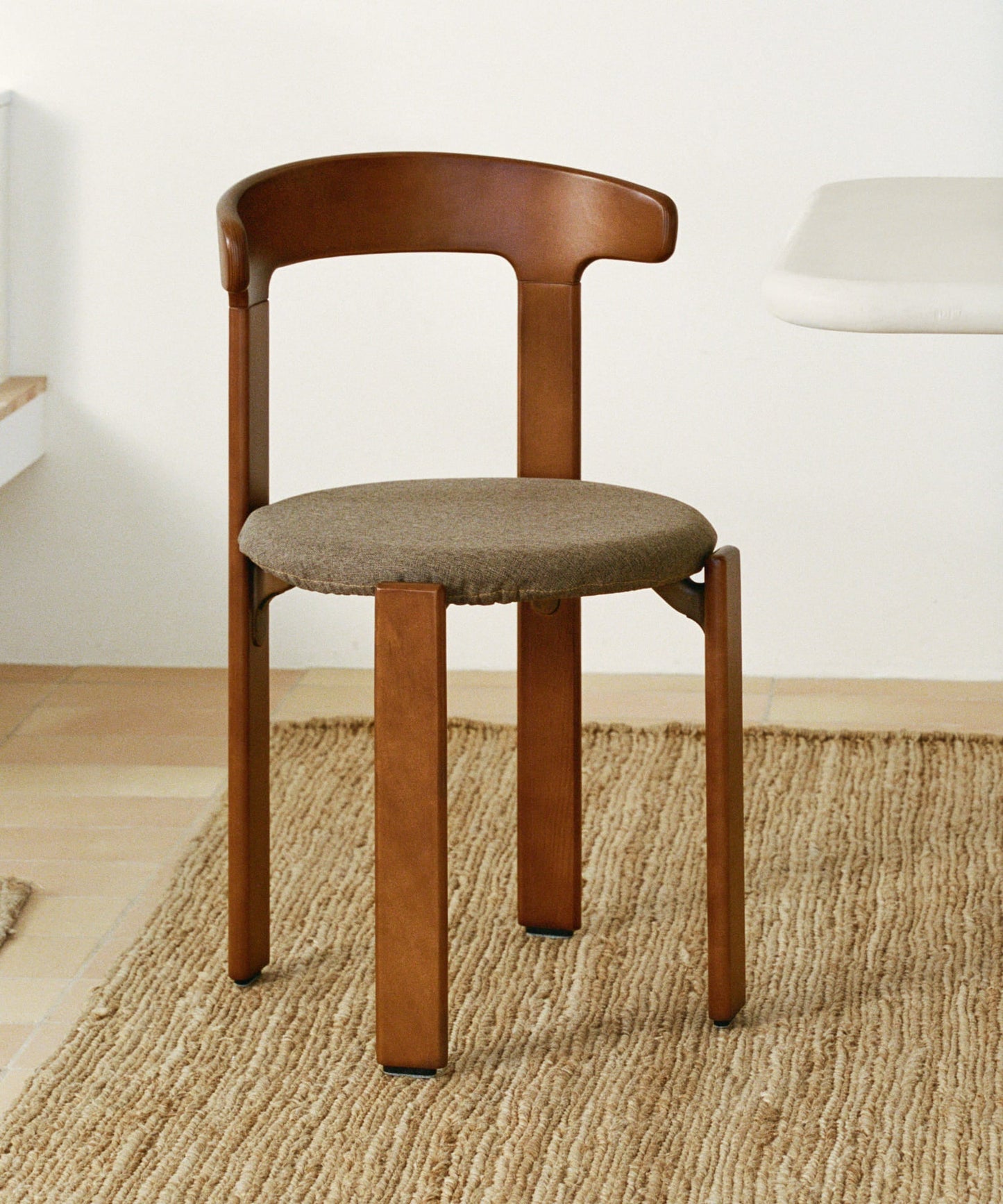 56687045017986 Silla de Comedor en Madera Tapizada Grim Sillas de Madera Northdeco