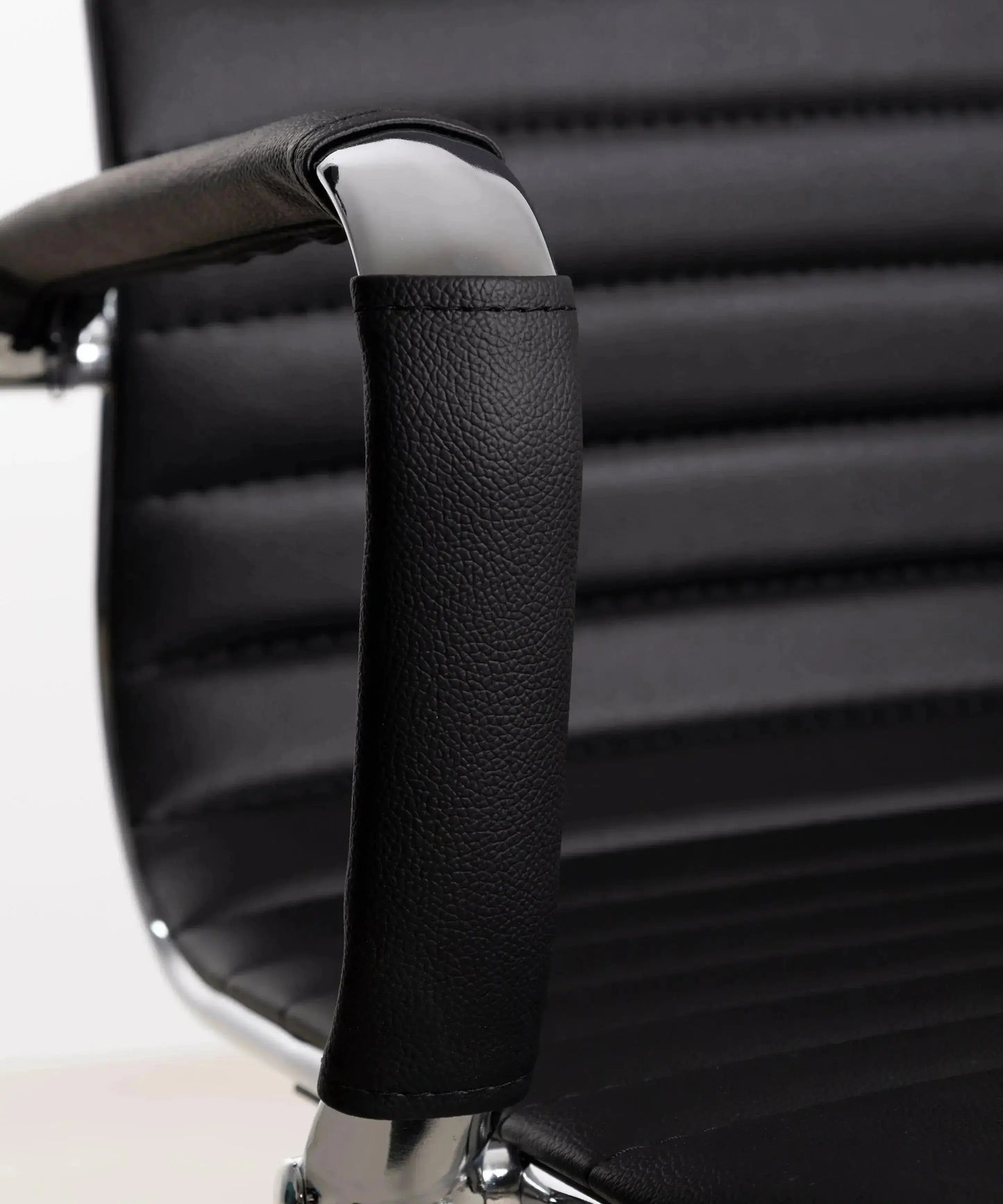 42310430228659 Silla de Oficina en Polipiel Low Back Larsen Sillas de Oficina Northdeco