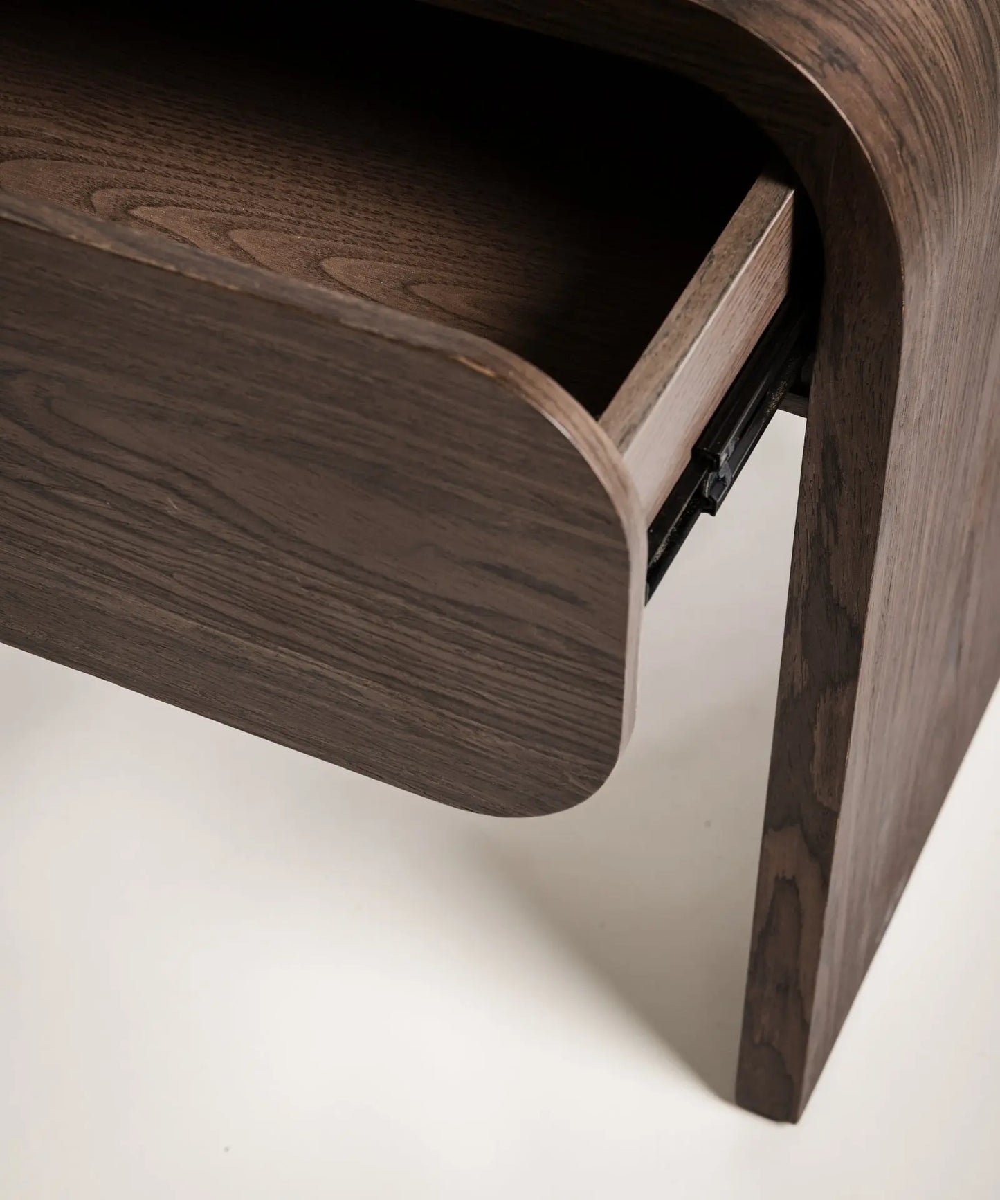 56515339682178 Mesita de Noche de Madera Atelier Mesas de Madera Northdeco