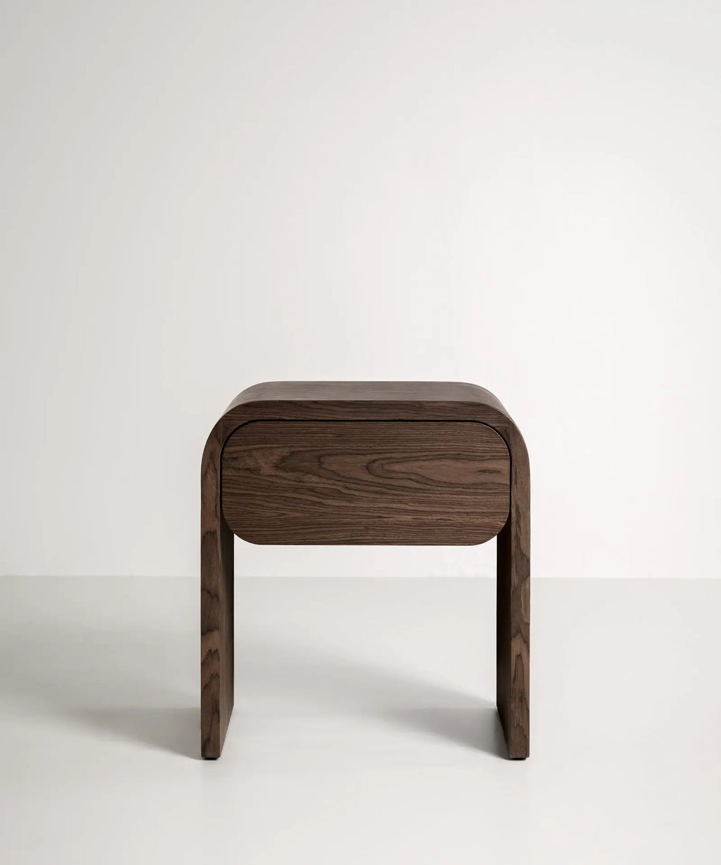 56515339682178 Mesita de Noche de Madera Atelier Mesas de Madera Northdeco