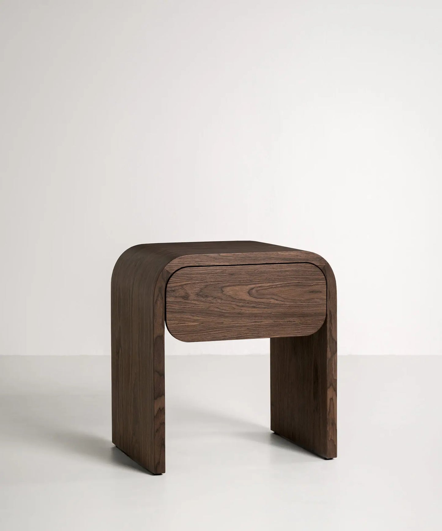 56515339682178 Mesita de Noche de Madera Atelier Mesas de Madera Northdeco