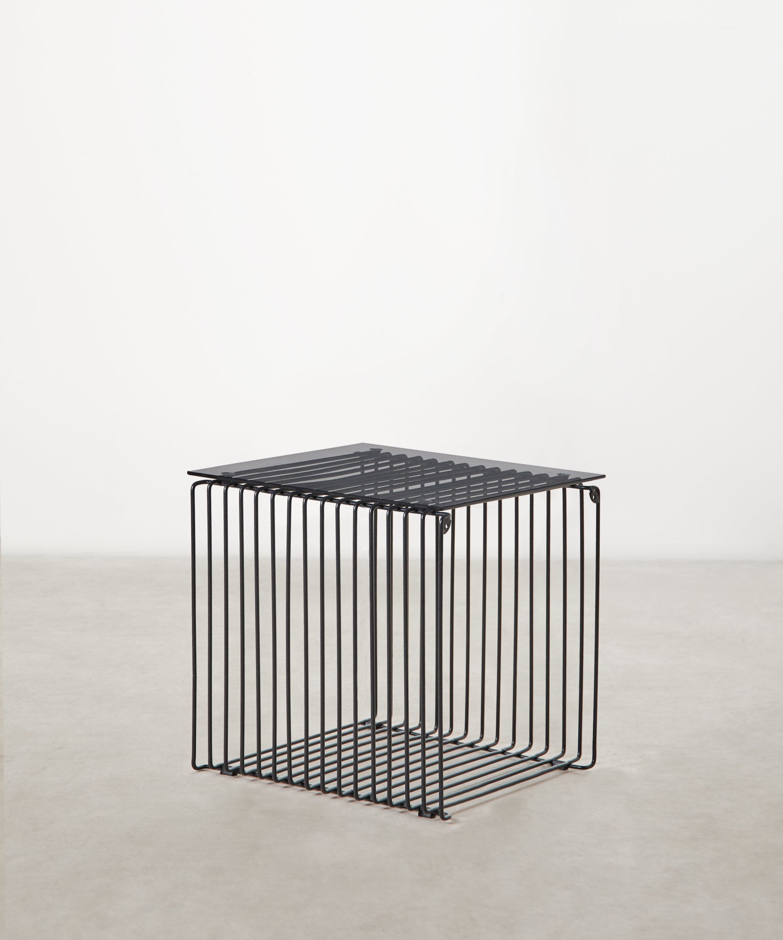 55139053699458 Mesa auxiliar de metal y cristal Lyn Mesas Auxiliares Northdeco