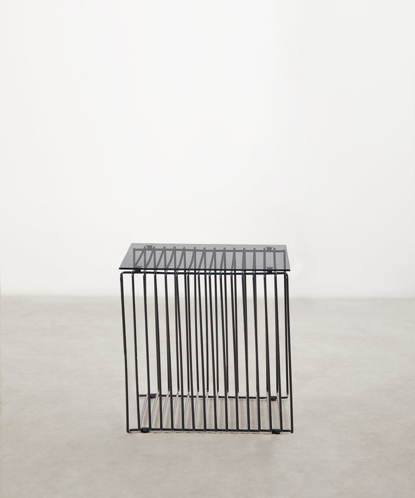 55139053699458 Mesa auxiliar de metal y cristal Lyn Mesas Auxiliares Northdeco