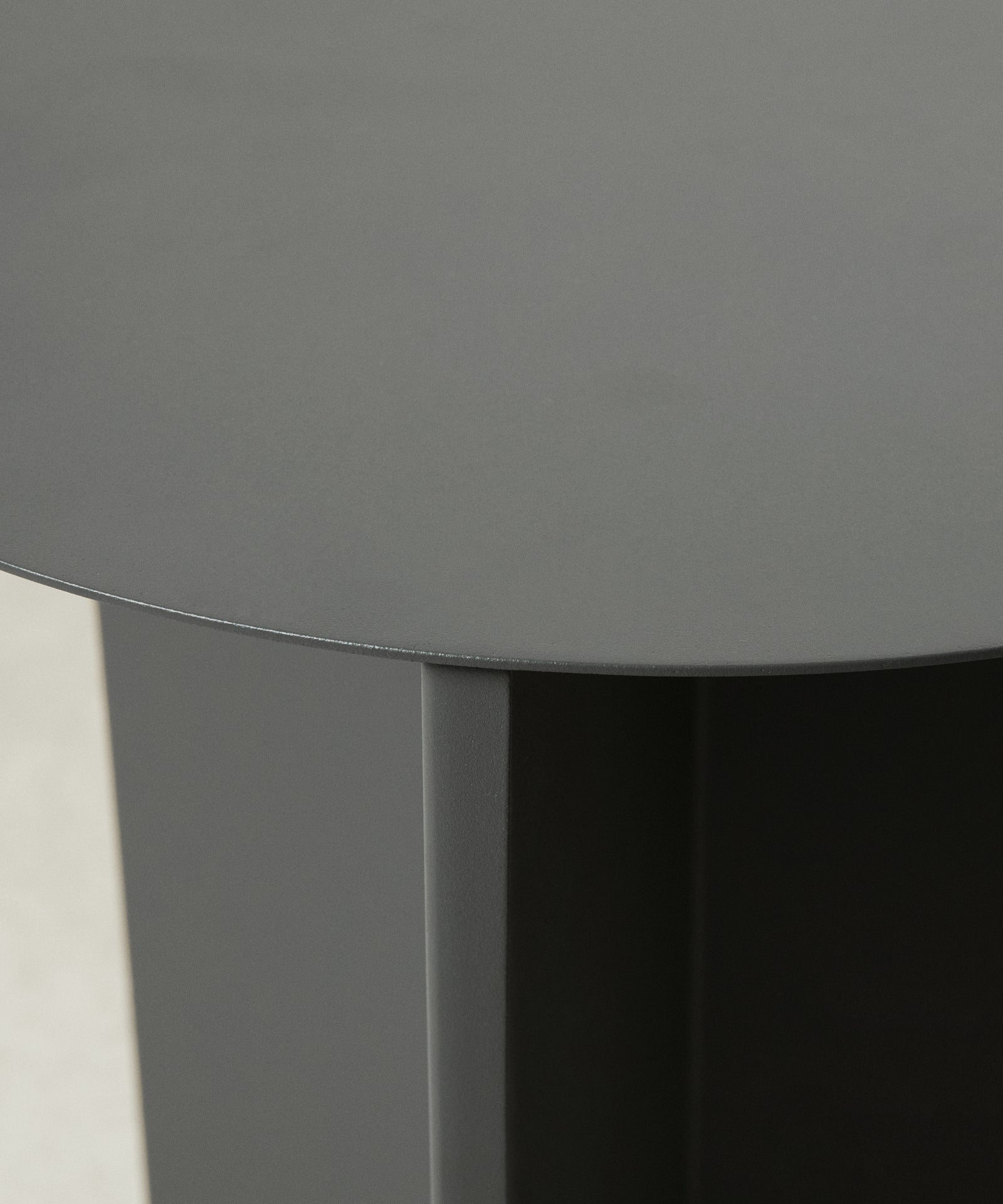 55689170223490 Mesita auxiliar de metal Aiden (47x35 cm) Mesas Auxiliares Northdeco