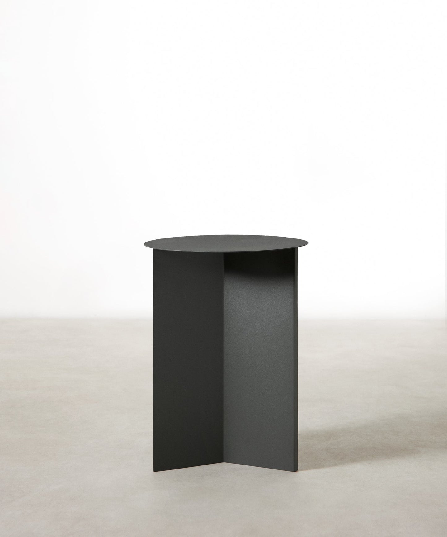 55689170223490 Mesita auxiliar de metal Aiden (47x35 cm) Mesas Auxiliares Northdeco