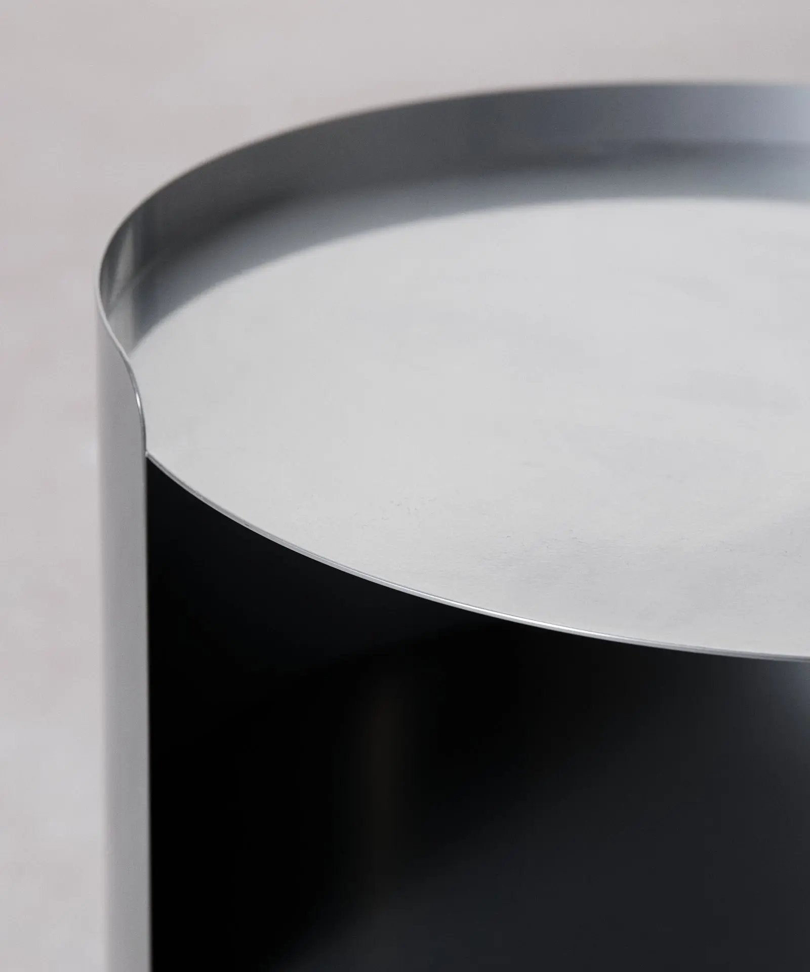 55526788661634 Mesita auxiliar de metal Rilo (37x46 cm) Mesas Auxiliares Northdeco