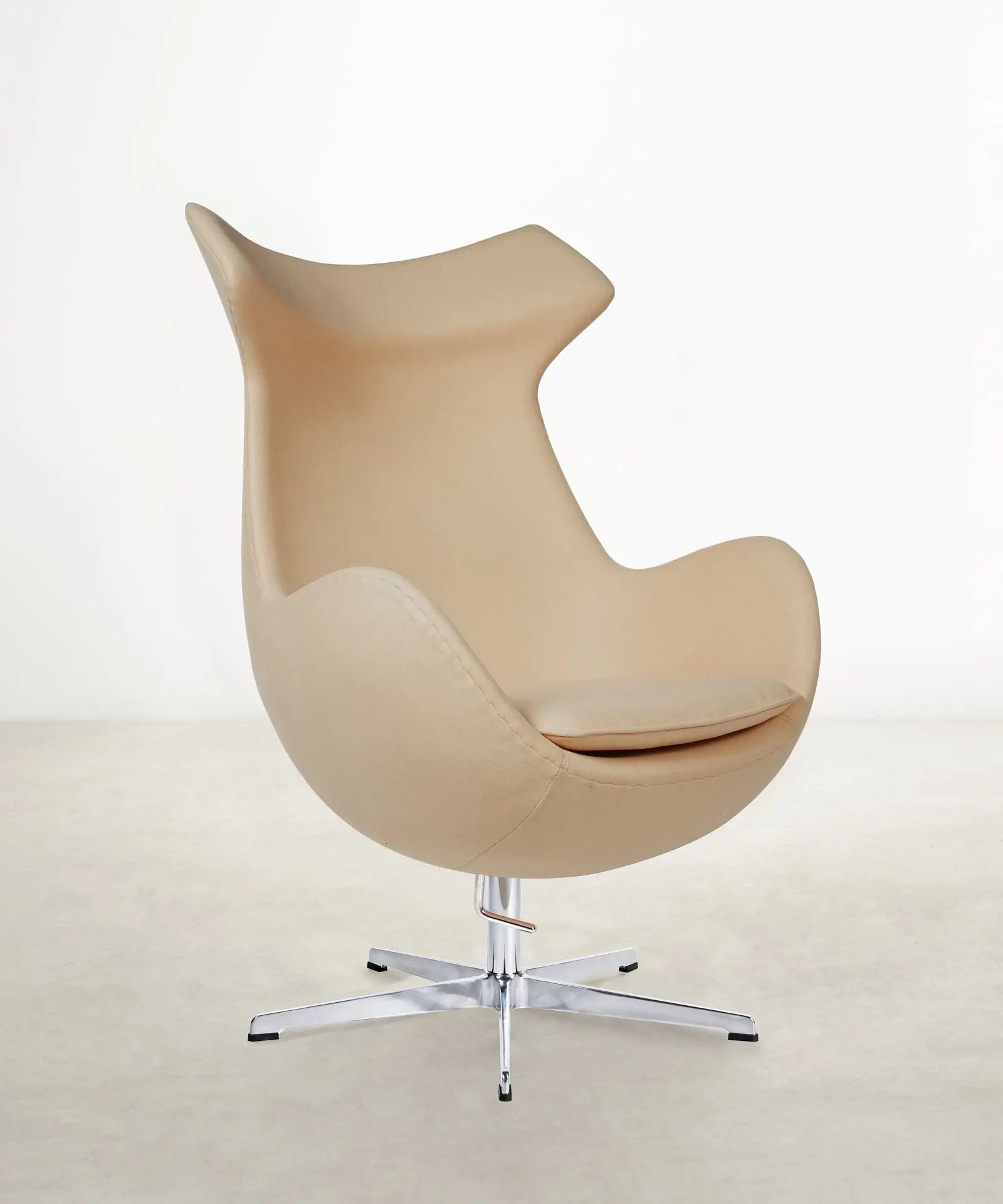 Sillón tapizado en tela de cashmire  Northdeco