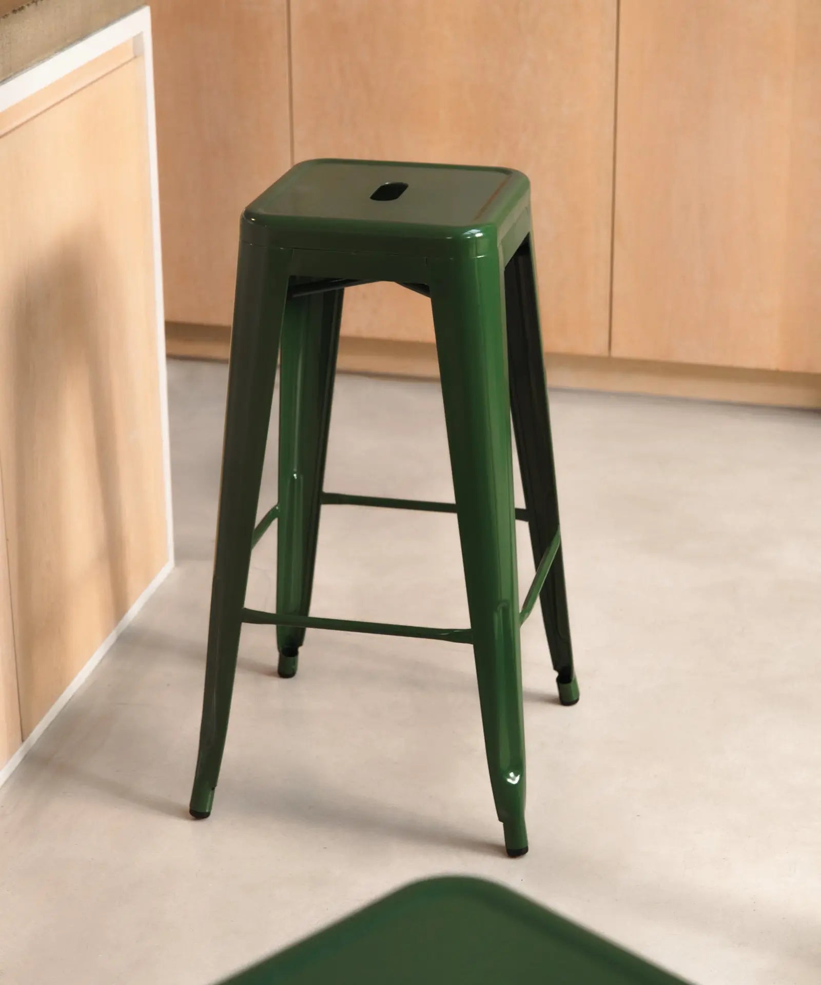 56028462580098  Taburete Alto de Metal Tolik - Color Edition Taburetes Northdeco