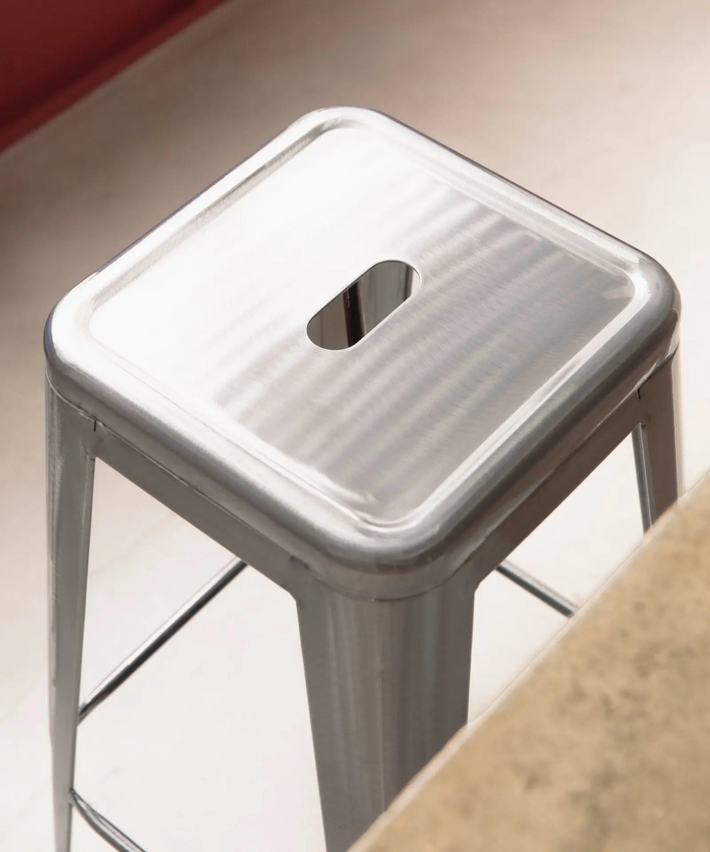 Taburete Alto de Metal Tolik - Polished Edition Taburetes Northdeco