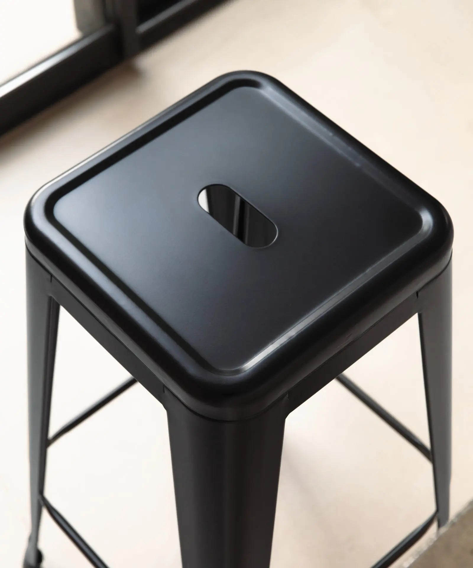 Taburete Alto de Metal Tolik Taburetes Northdeco