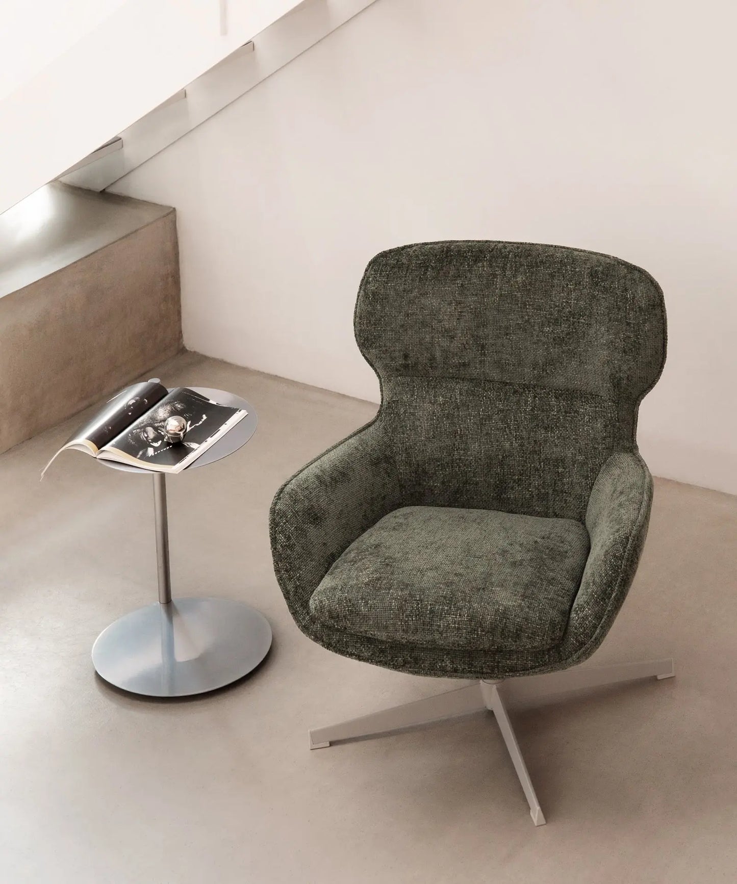 55201049805186 Sillón giratorio en tejido suave Norden Sillones tapizados Northdeco