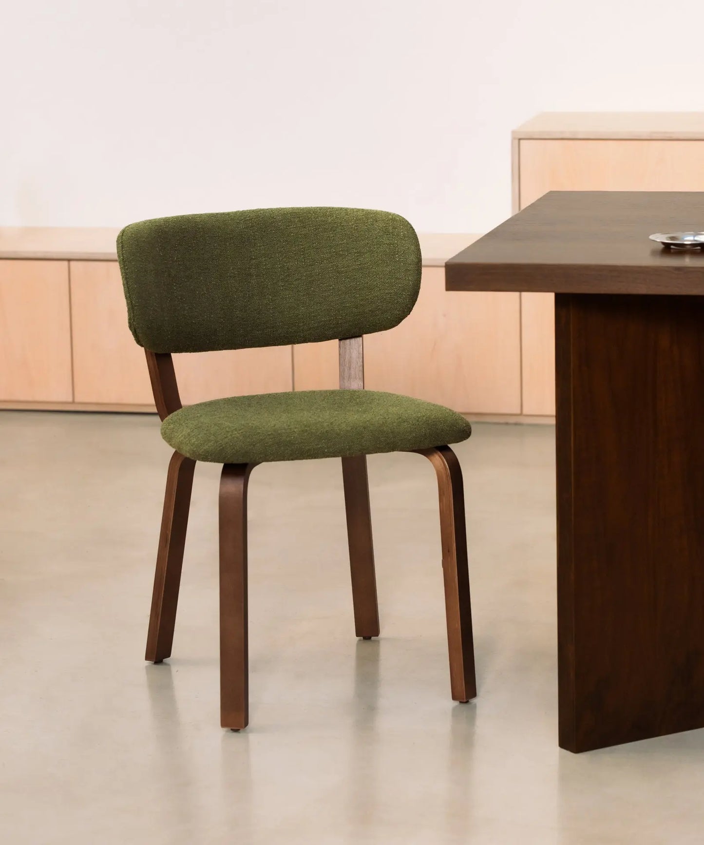 55822674493826 Silla de Comedor en Madera y Tapizada Benton Sillas Nórdicas Northdeco