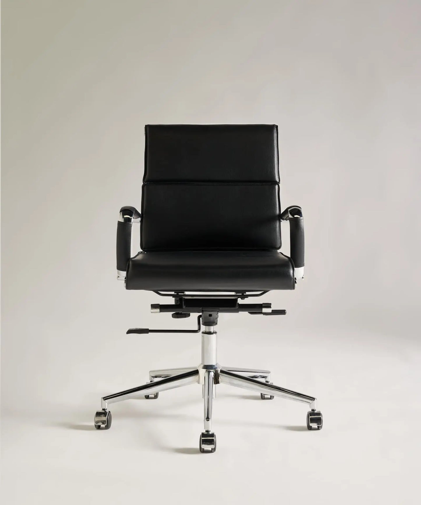 55962016121218 Silla de Oficina en Piel Kane Low Base Sillas de Oficina Northdeco