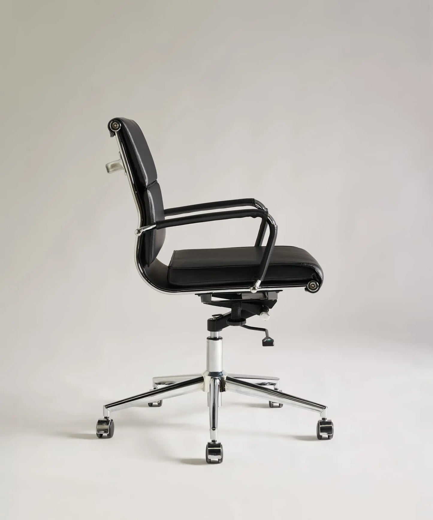 55962016121218 Silla de Oficina en Piel Kane Low Base Sillas de Oficina Northdeco