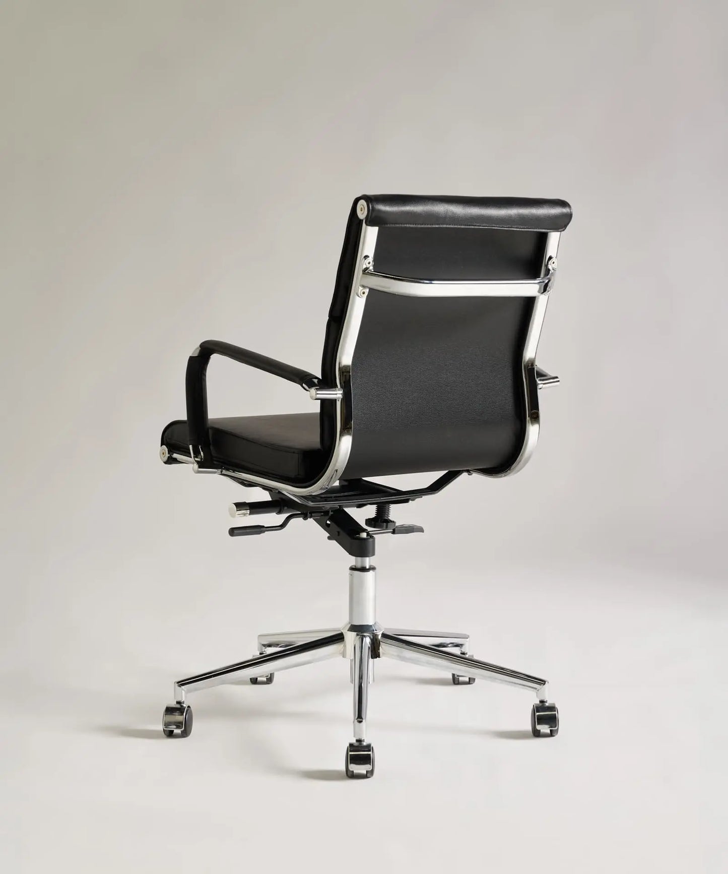 55962016121218 Silla de Oficina en Piel Kane Low Base Sillas de Oficina Northdeco