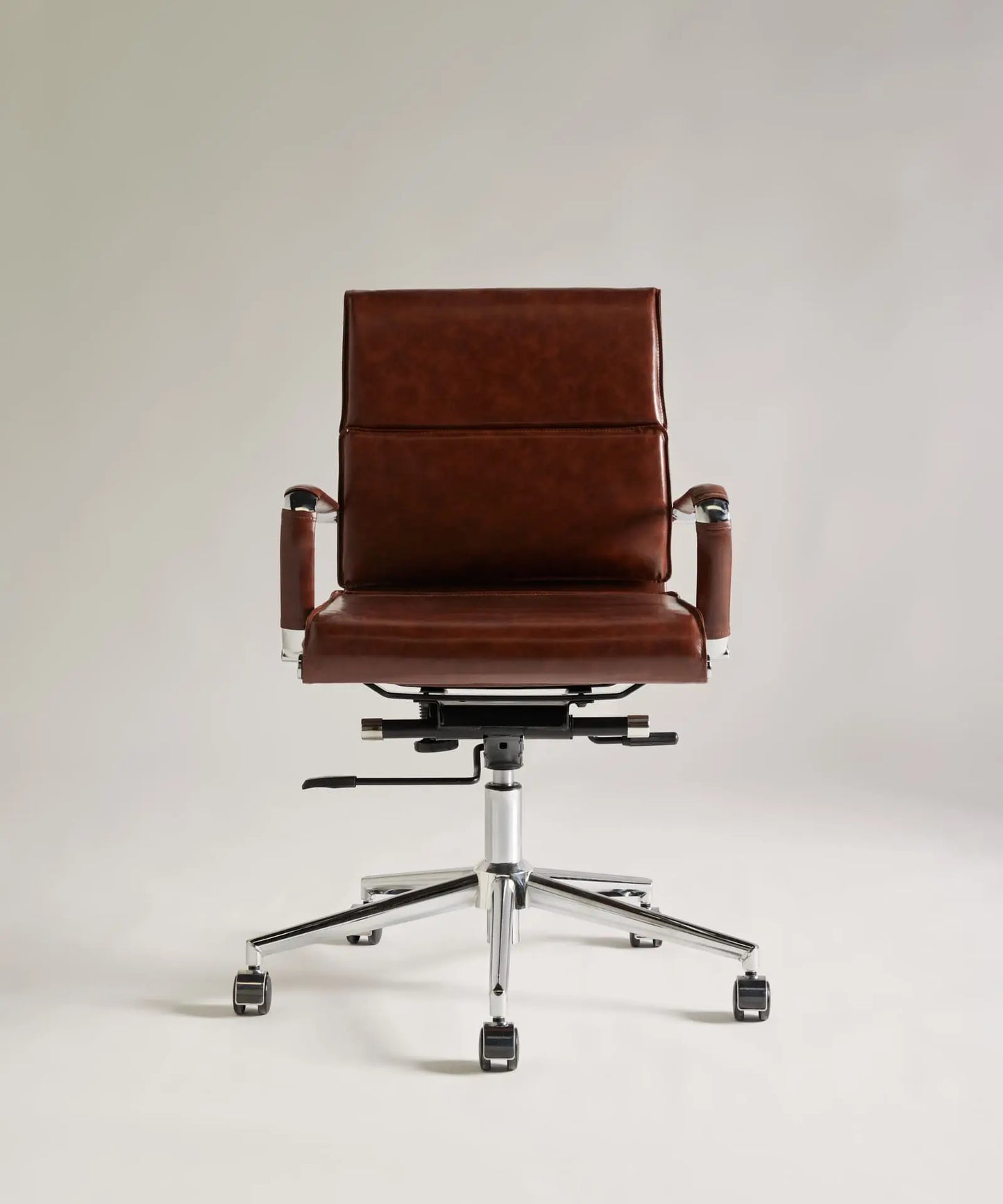56078975402370 Silla de Oficina en Piel Kane Low Base Sillas de Oficina Northdeco