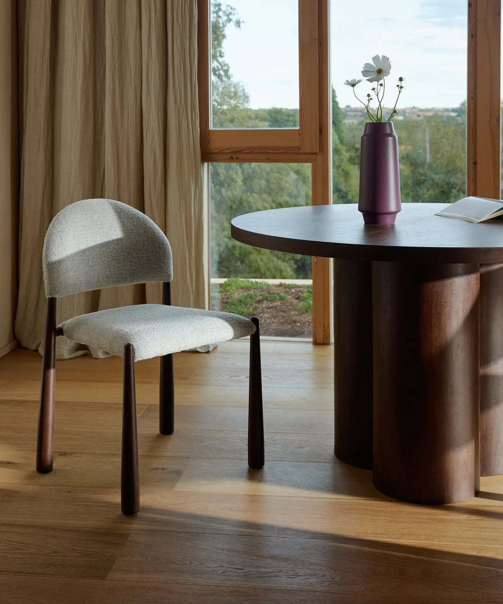 55651919233410 Silla de Comedor en Madera Tapizada Dafne Sillas tapizadas Northdeco