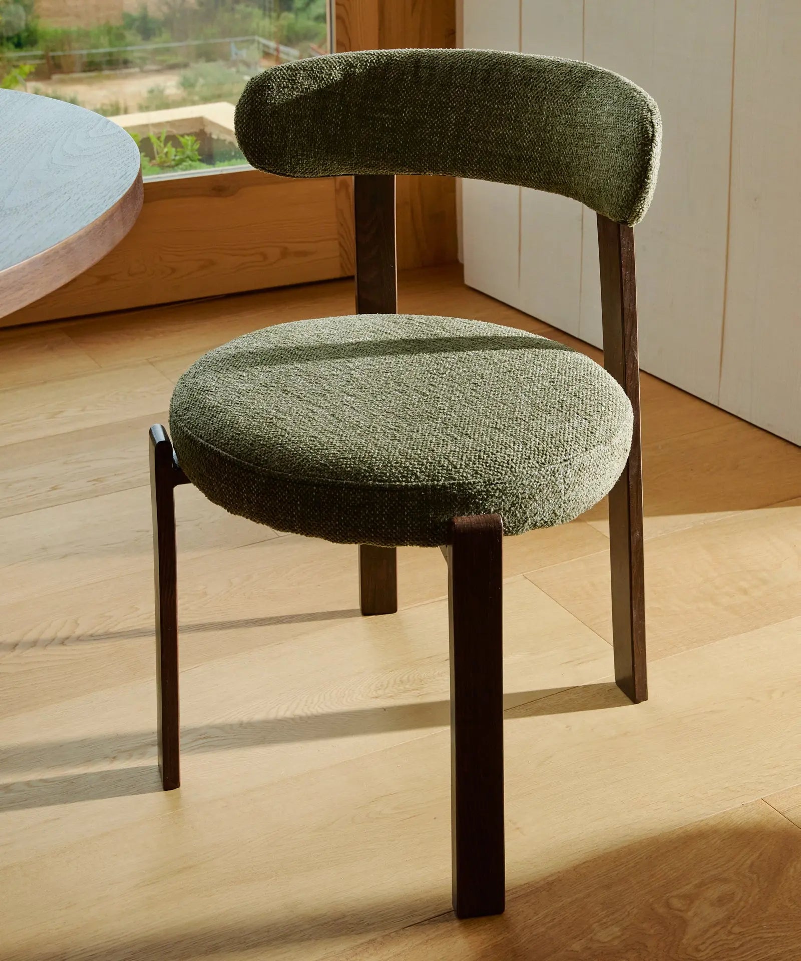 55629080068482 Silla de Comedor en Madera Tapizada Aura Sillas tapizadas Northdeco