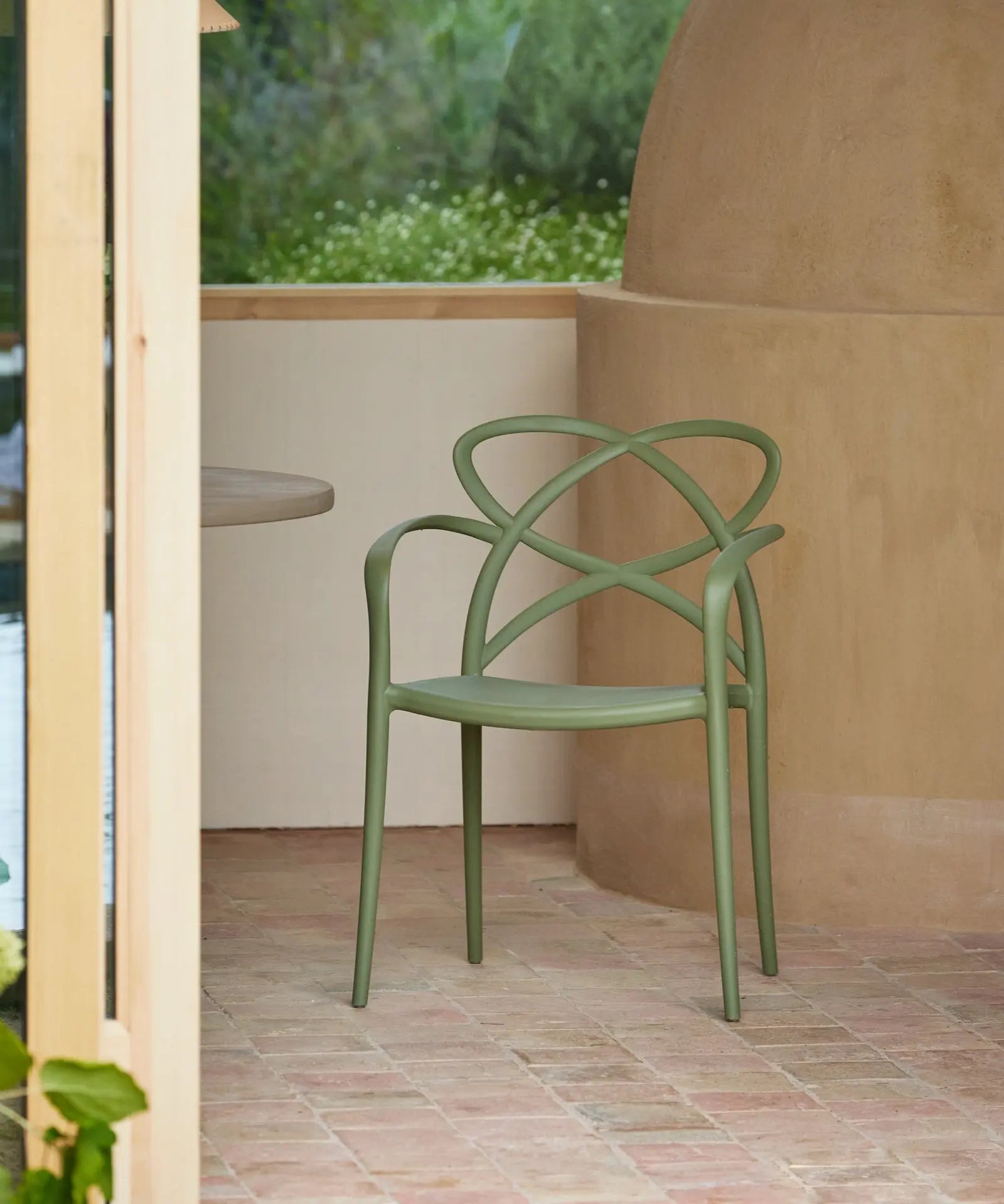 49395565723985 Silla de Polipropileno con Reposabrazos Maestro Arms Sillas de Plástico Northdeco