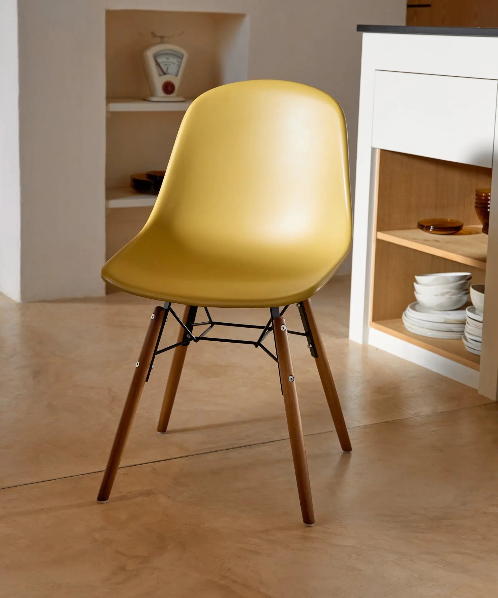 42033017192627 Silla de Polipropileno y Madera Elon Sillas de Plástico Northdeco