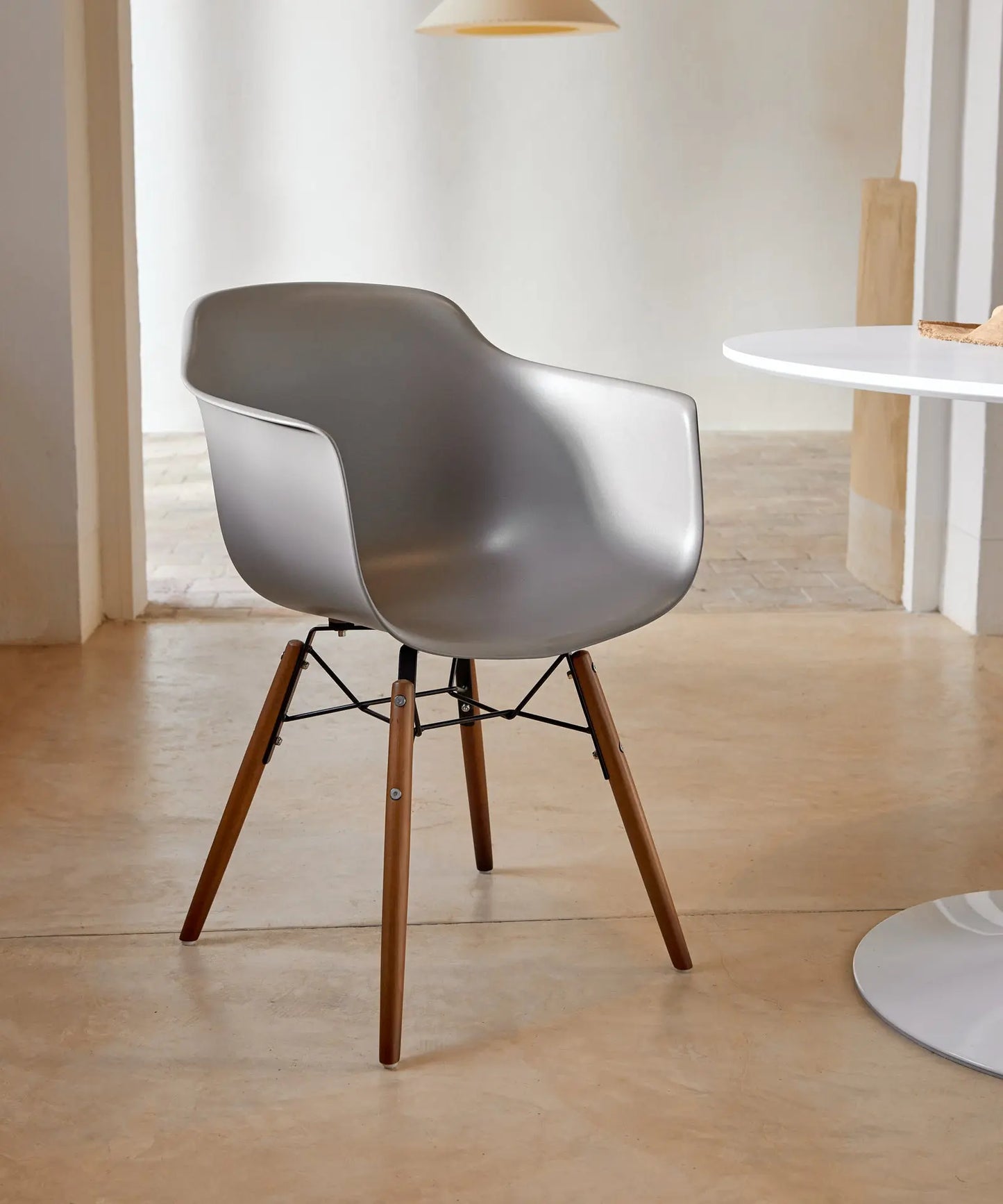 42033245061299 Silla de Polipropileno y Madera con Reposabrazos Elon Arms Sillas de Plástico Northdeco