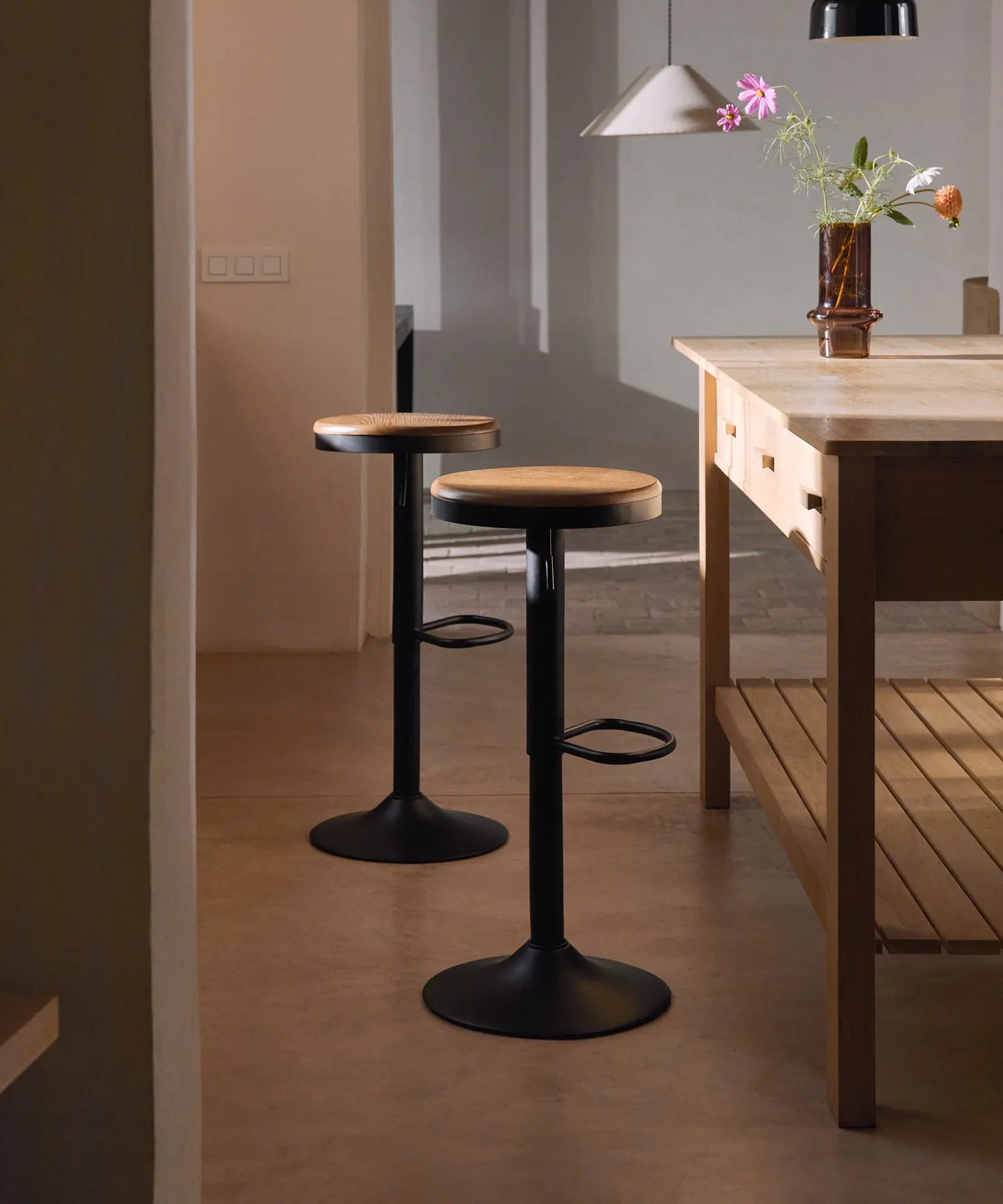 55531152179586 Taburete Alto Regulable en Acero y Madera Oslo Taburetes Northdeco