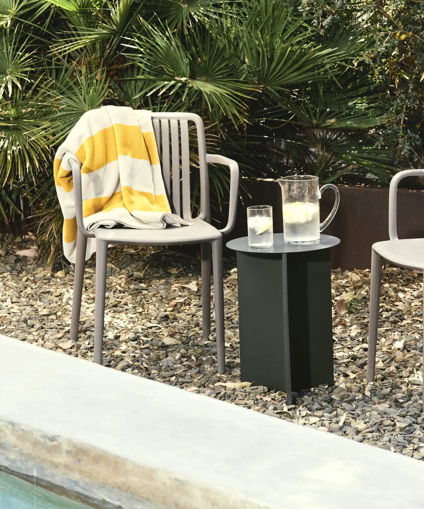 55689170223490 Mesita auxiliar de metal Aiden (47x35 cm) Mesas Auxiliares Northdeco