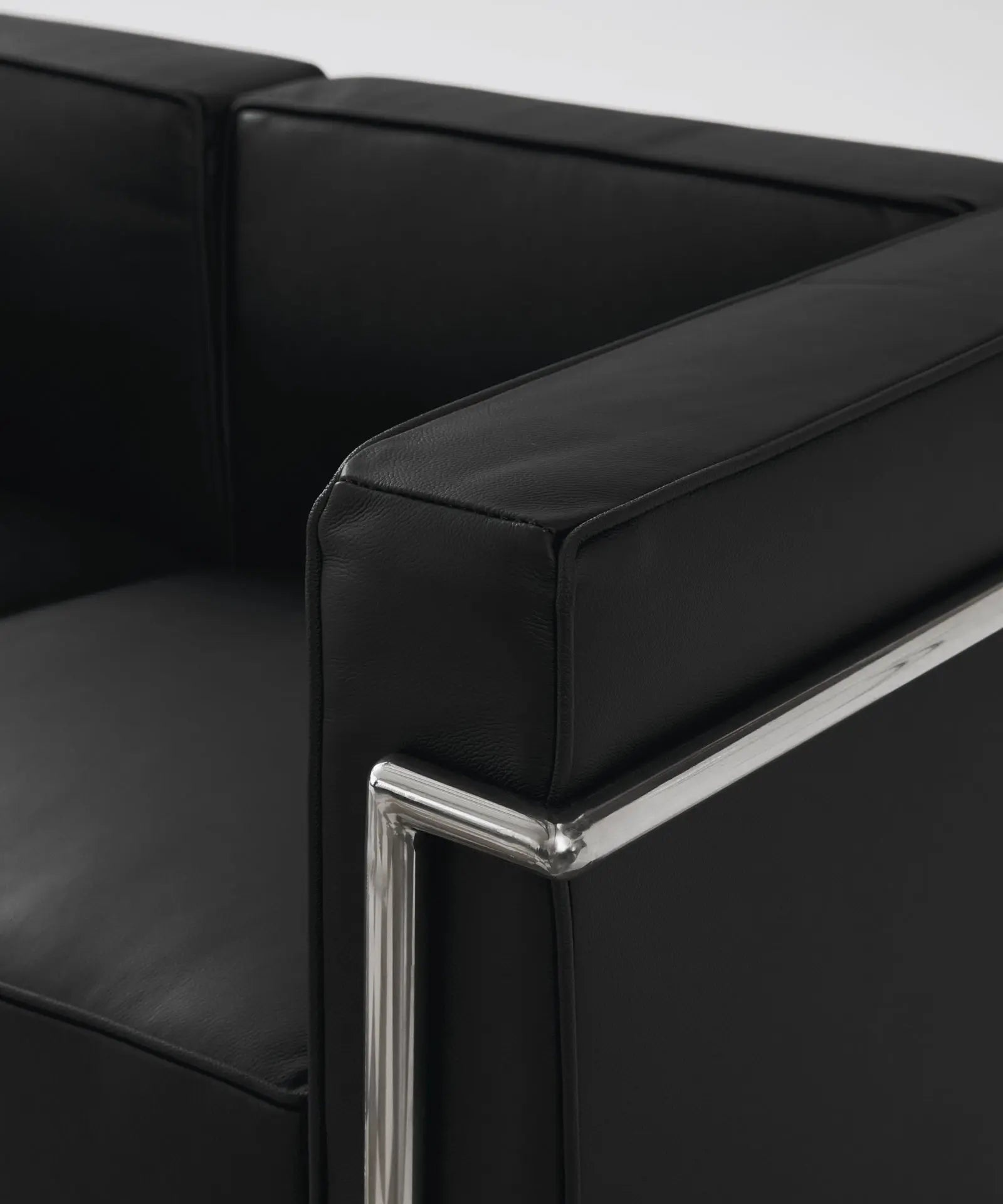 47210838131025 Sofá de 3 Plazas en Piel Italiana y Metal Box Sofás de Piel Northdeco