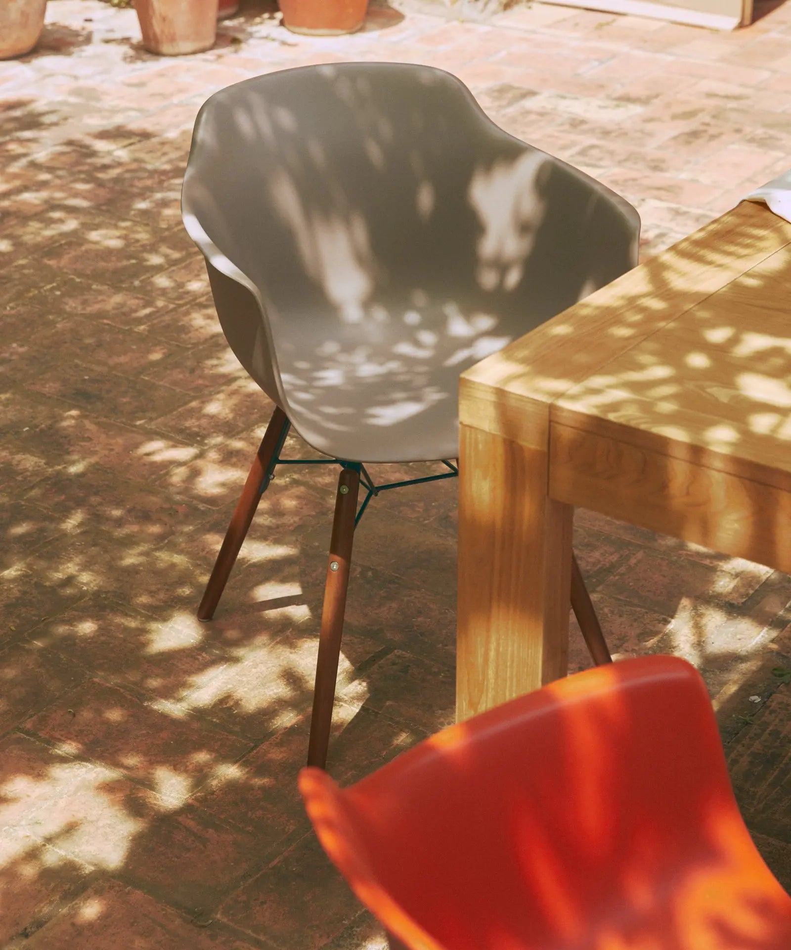 42033245061299 Silla de Polipropileno y Madera con Reposabrazos Elon Arms Sillas de Plástico Northdeco