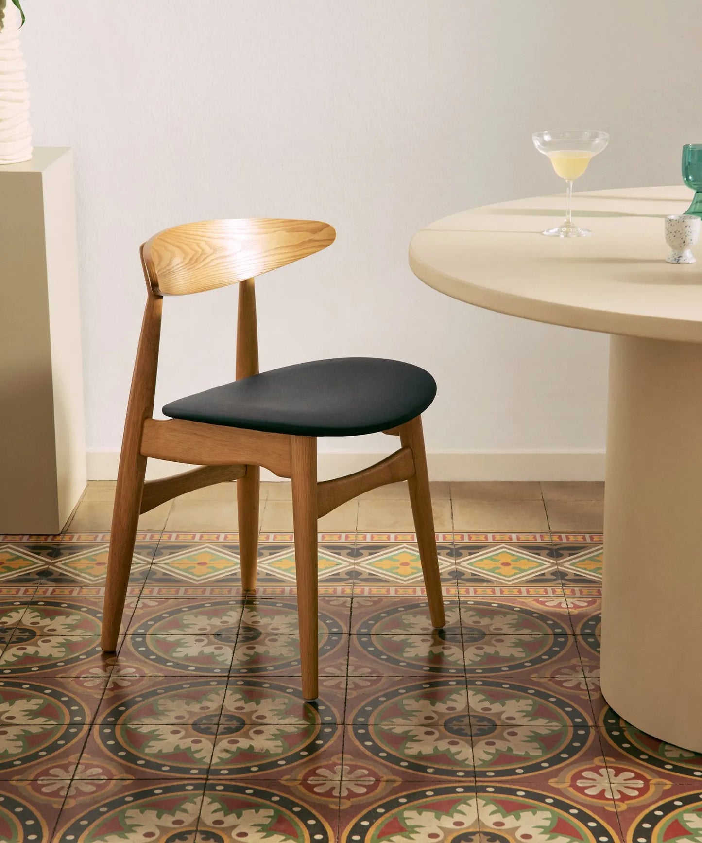 46795985158481 Silla de Comedor en Madera Acolchada Kyoto Sillas de Madera Northdeco