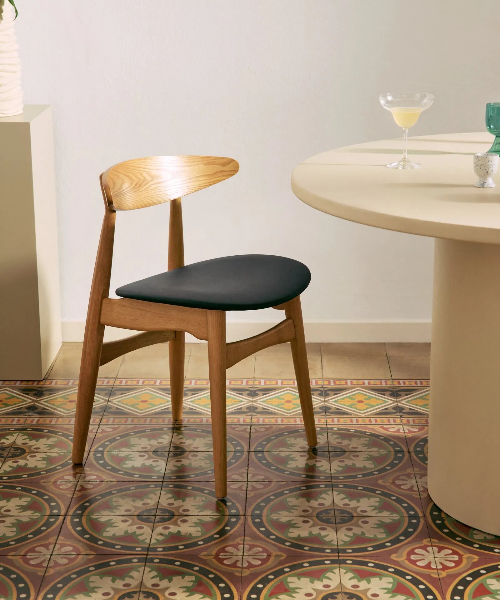 46795985158481 Silla de Comedor en Madera Acolchada Kyoto Sillas de Madera Northdeco