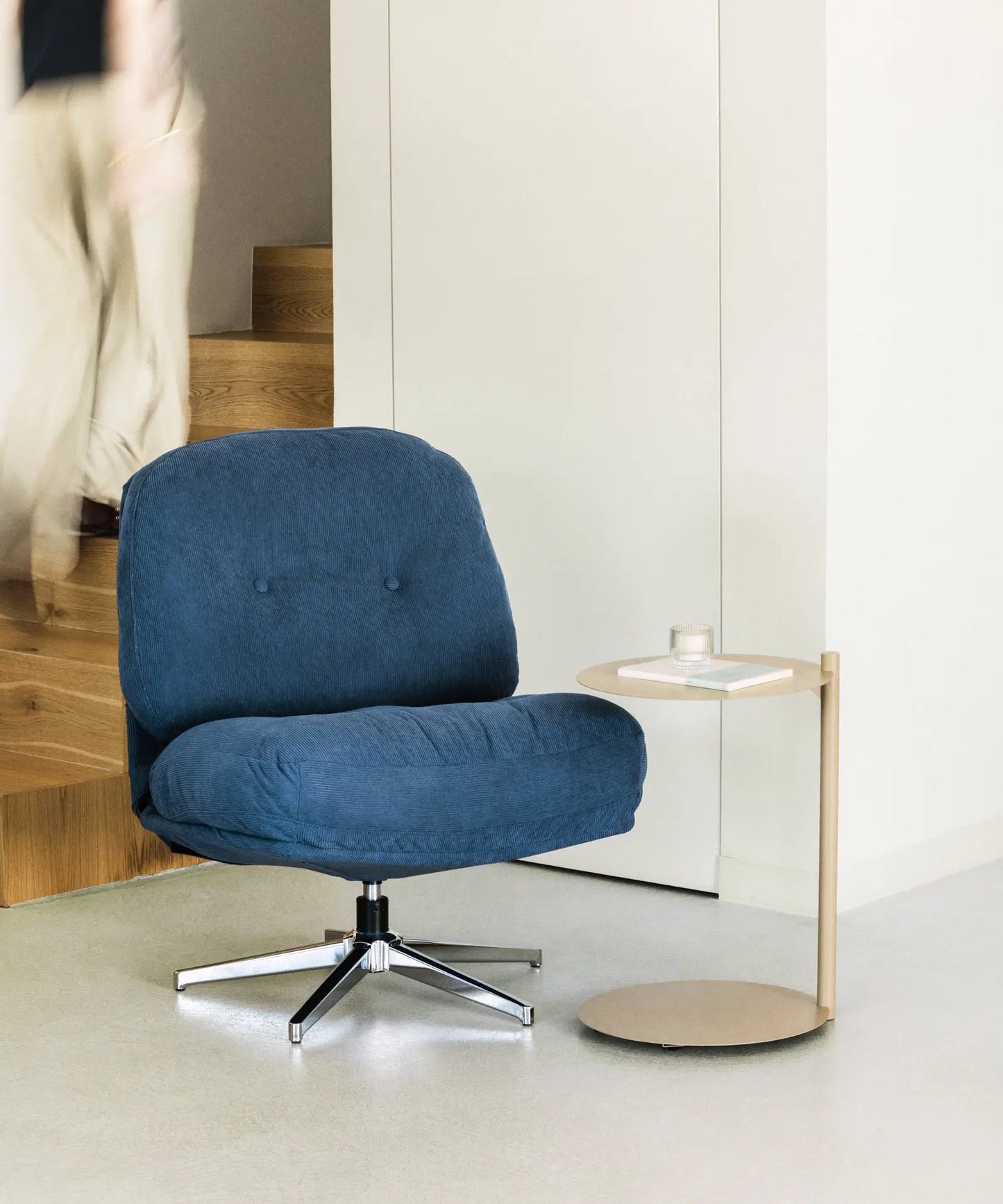 55223231611266 Sillón Giratorio Tapizado Orbit Sillones tapizados Northdeco