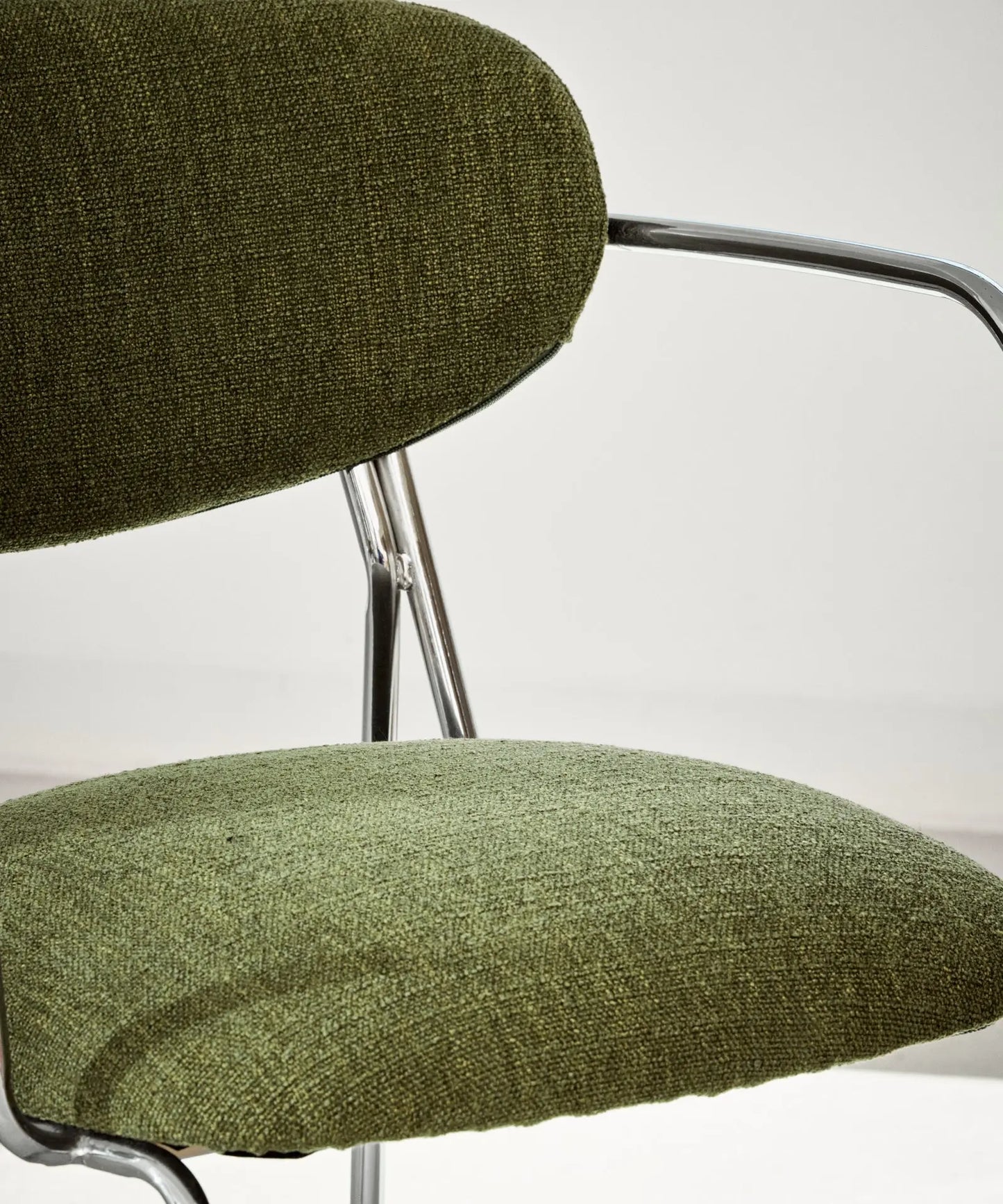 56625826496898 Silla de Comedor de Tela y Metal con Reposabrazos Moritz Arms Sillas tapizadas Northdeco