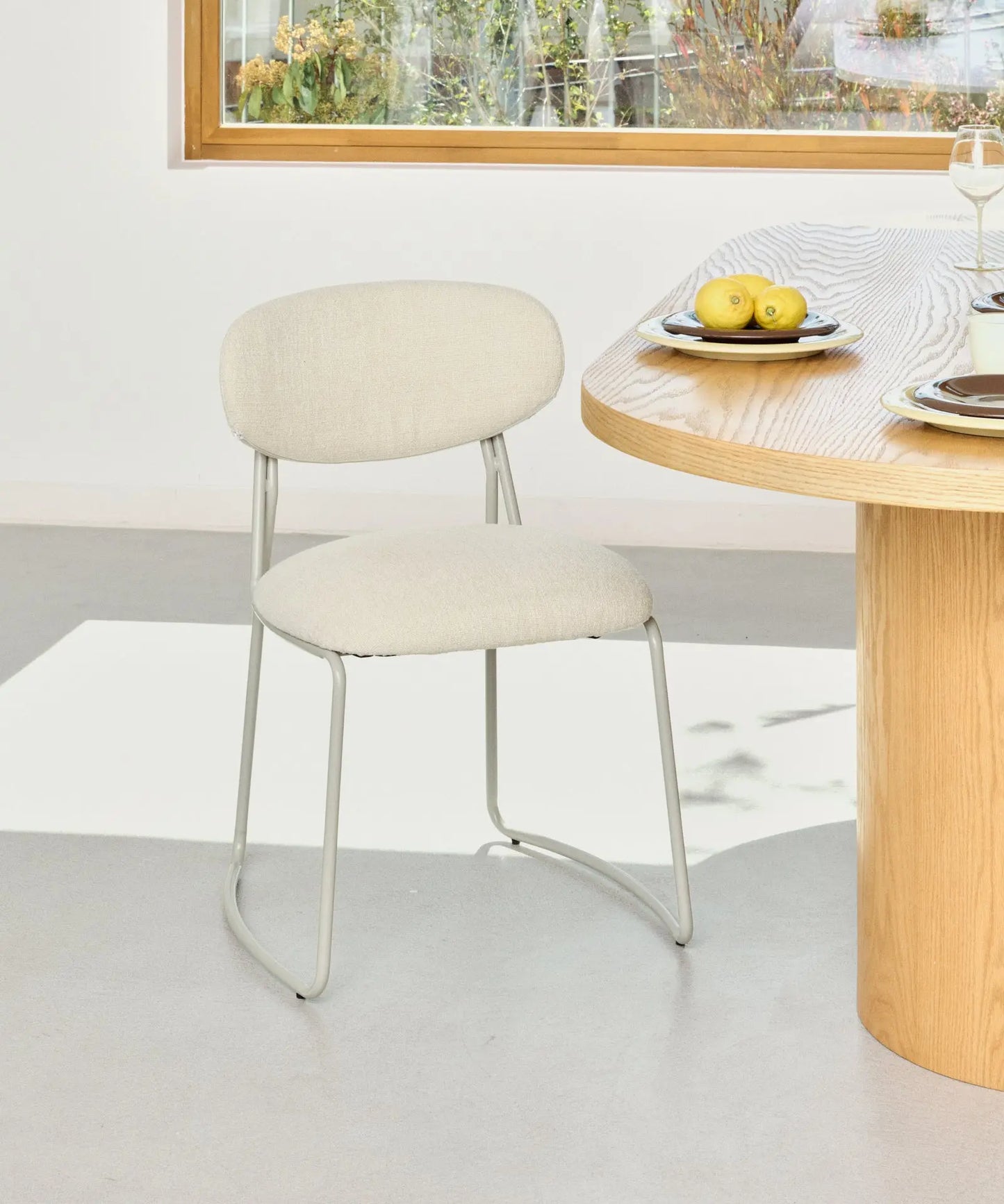 56625769611650 Silla de Comedor de Tela y metal Moritz Sillas tapizadas Northdeco