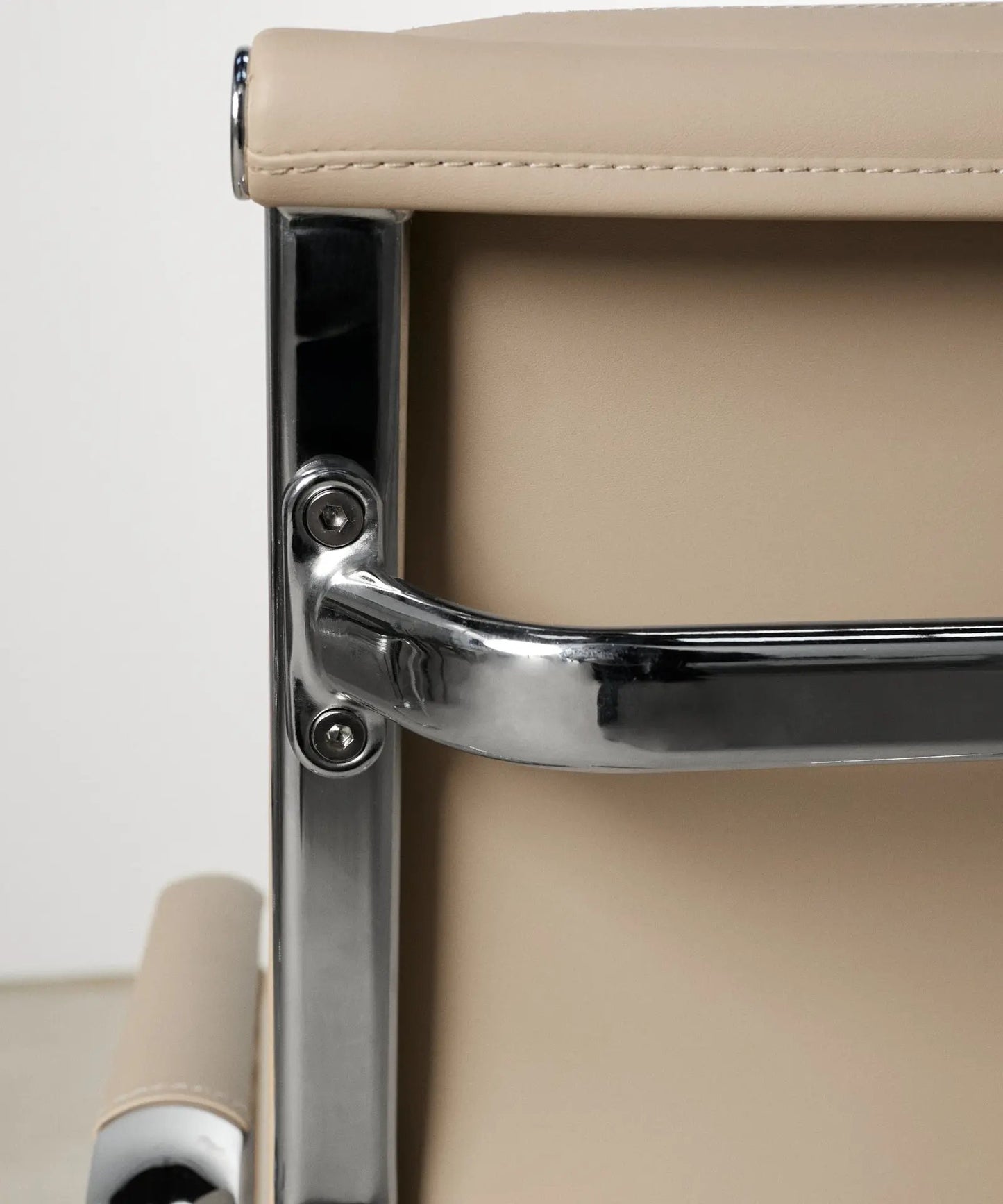 55814755385730 Silla de Oficina en Polipiel Low Base Adalia - Color Edition Sillas de Oficina Northdeco