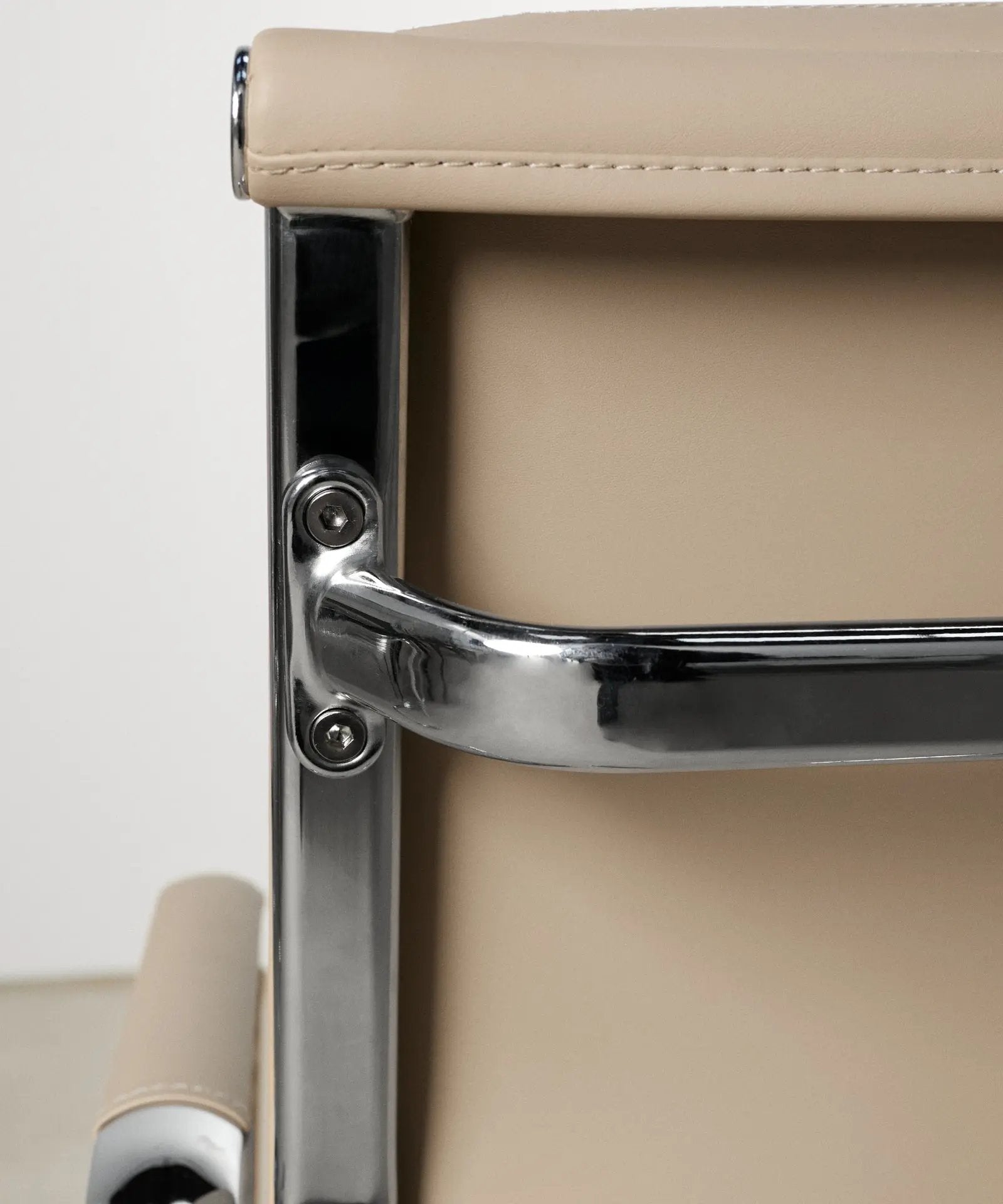 55814755385730 Silla de Oficina en Polipiel Low Base Adalia - Color Edition Sillas de Oficina Northdeco