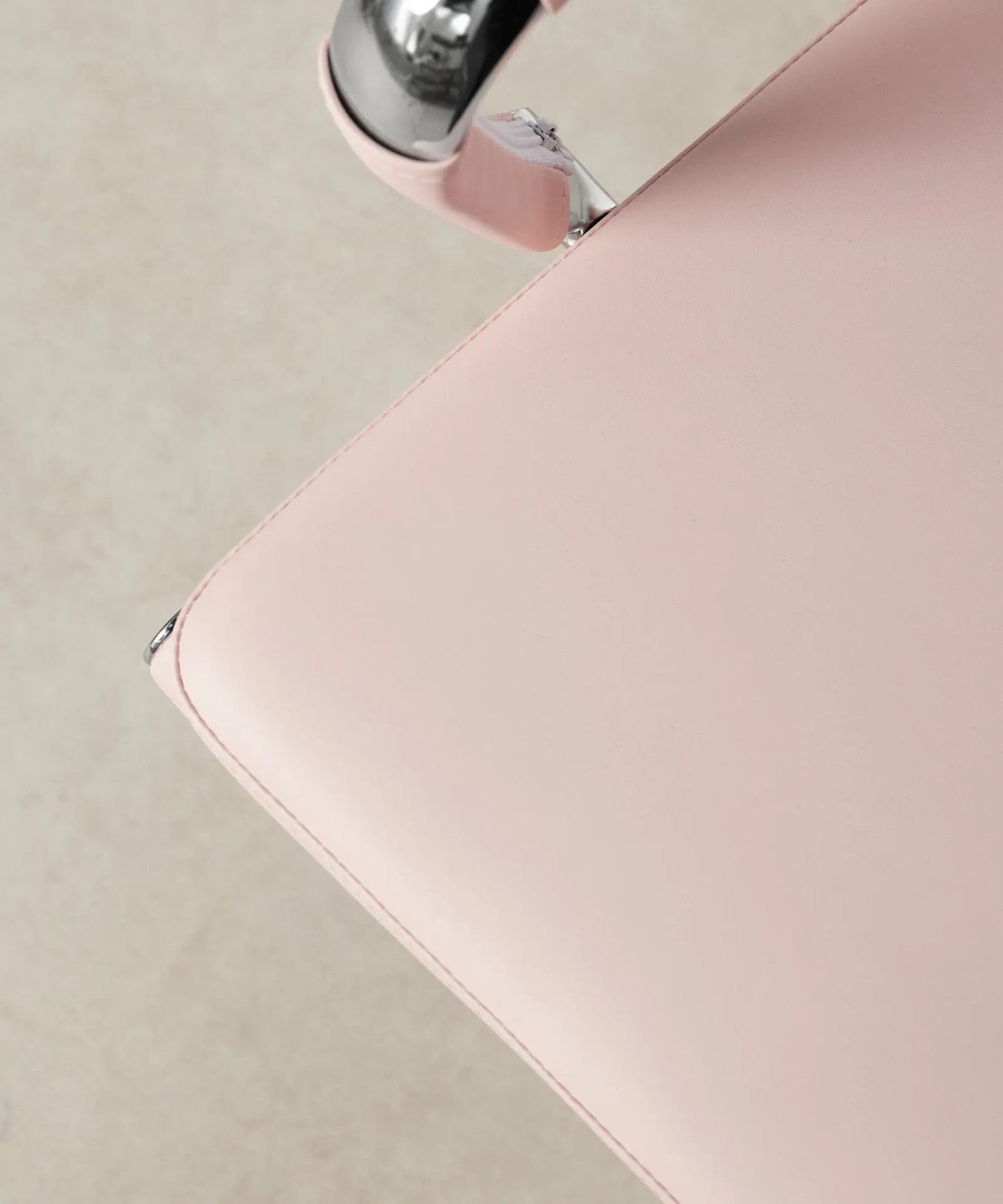 55814755320194 Silla de Oficina en Polipiel Low Base Adalia - Color Edition Sillas de Oficina Northdeco