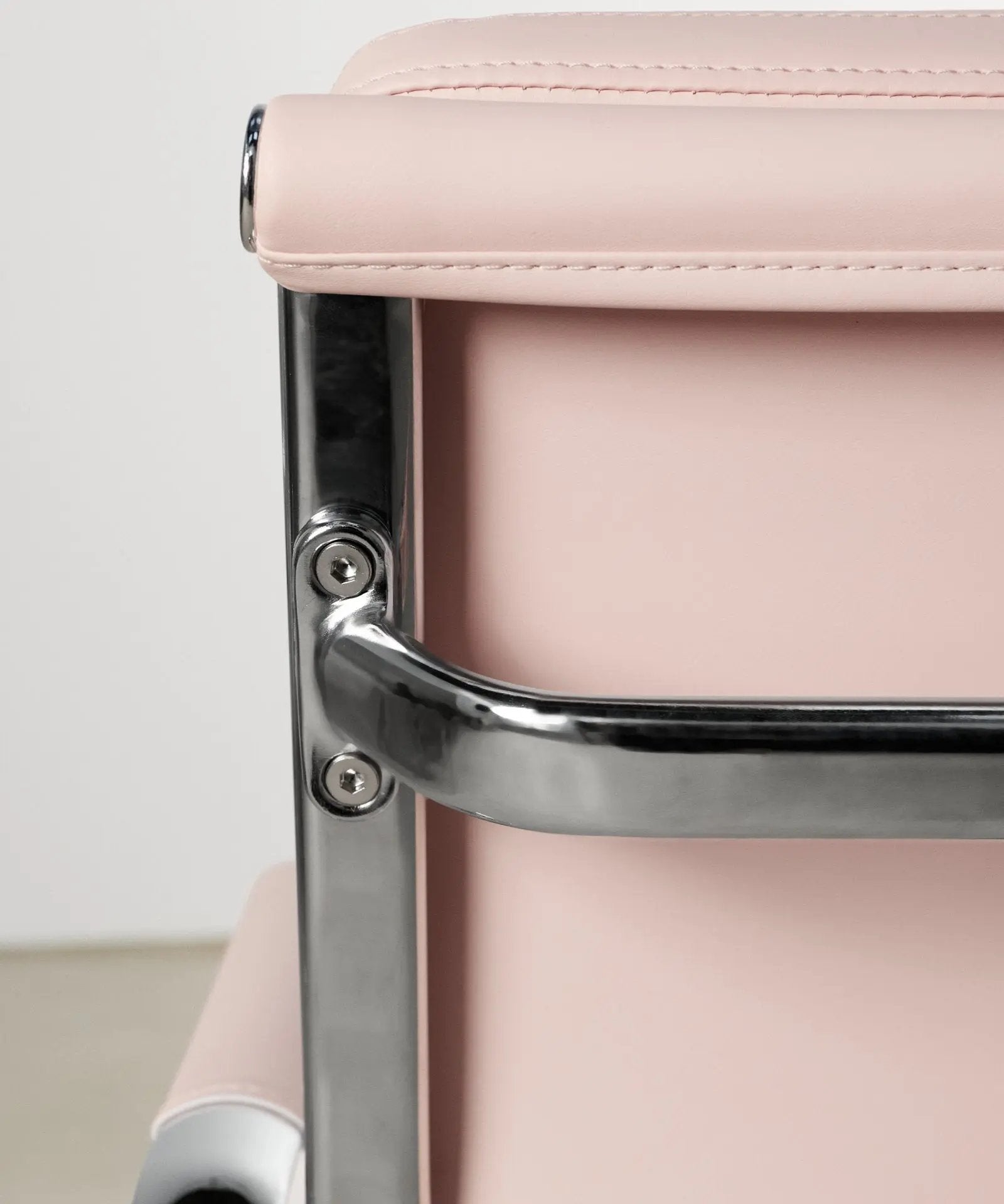 55814755320194 Silla de Oficina en Polipiel Low Base Adalia - Color Edition Sillas de Oficina Northdeco