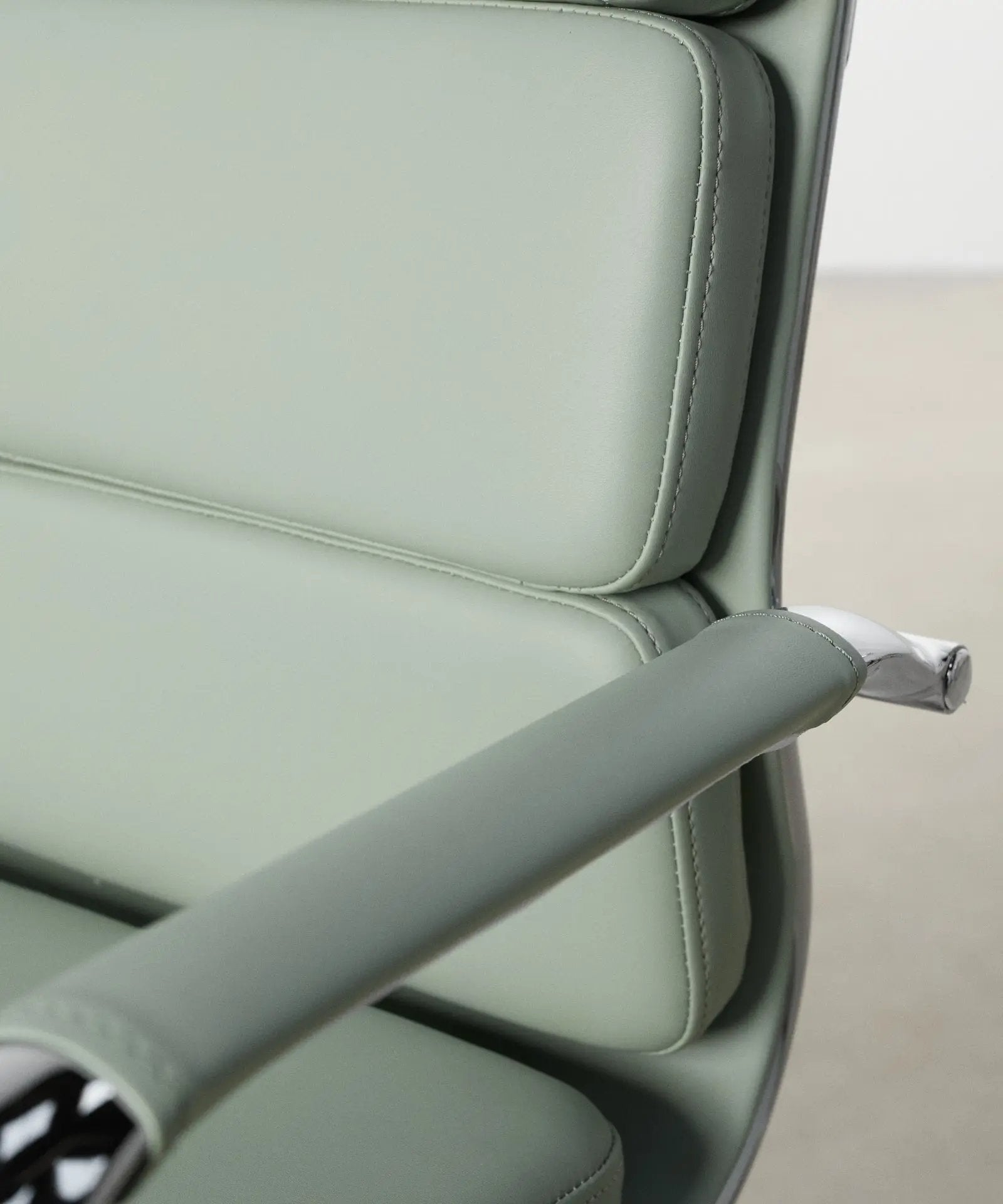 55814755287426 Silla de Oficina en Polipiel Low Base Adalia - Color Edition Sillas de Oficina Northdeco