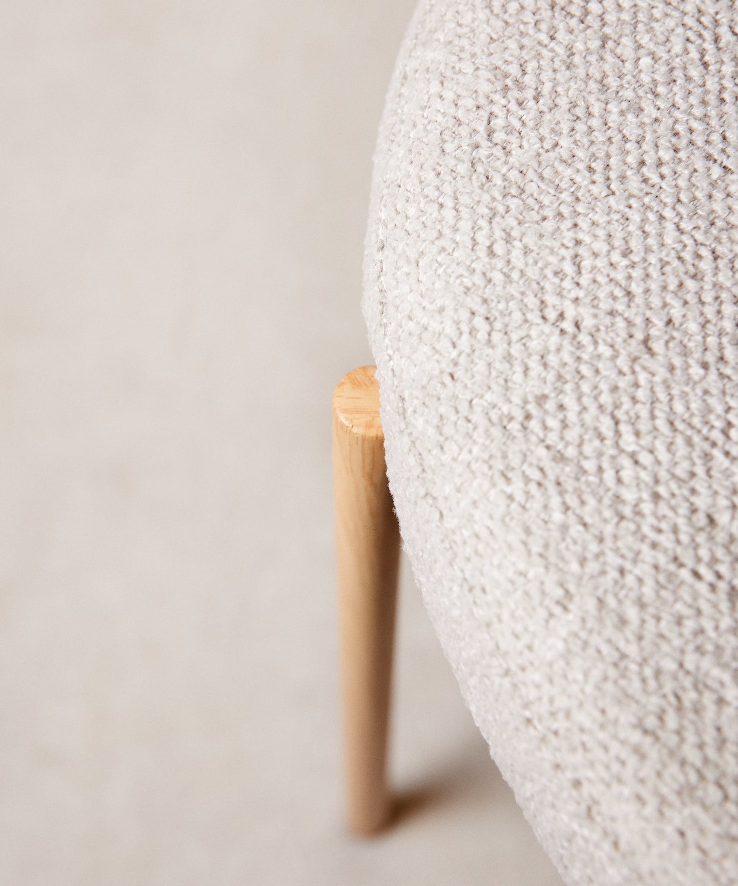 55629190234498 Silla de Comedor en Tela y Metal Alexia - EDICIÓN MADERA Sillas tapizadas Northdeco